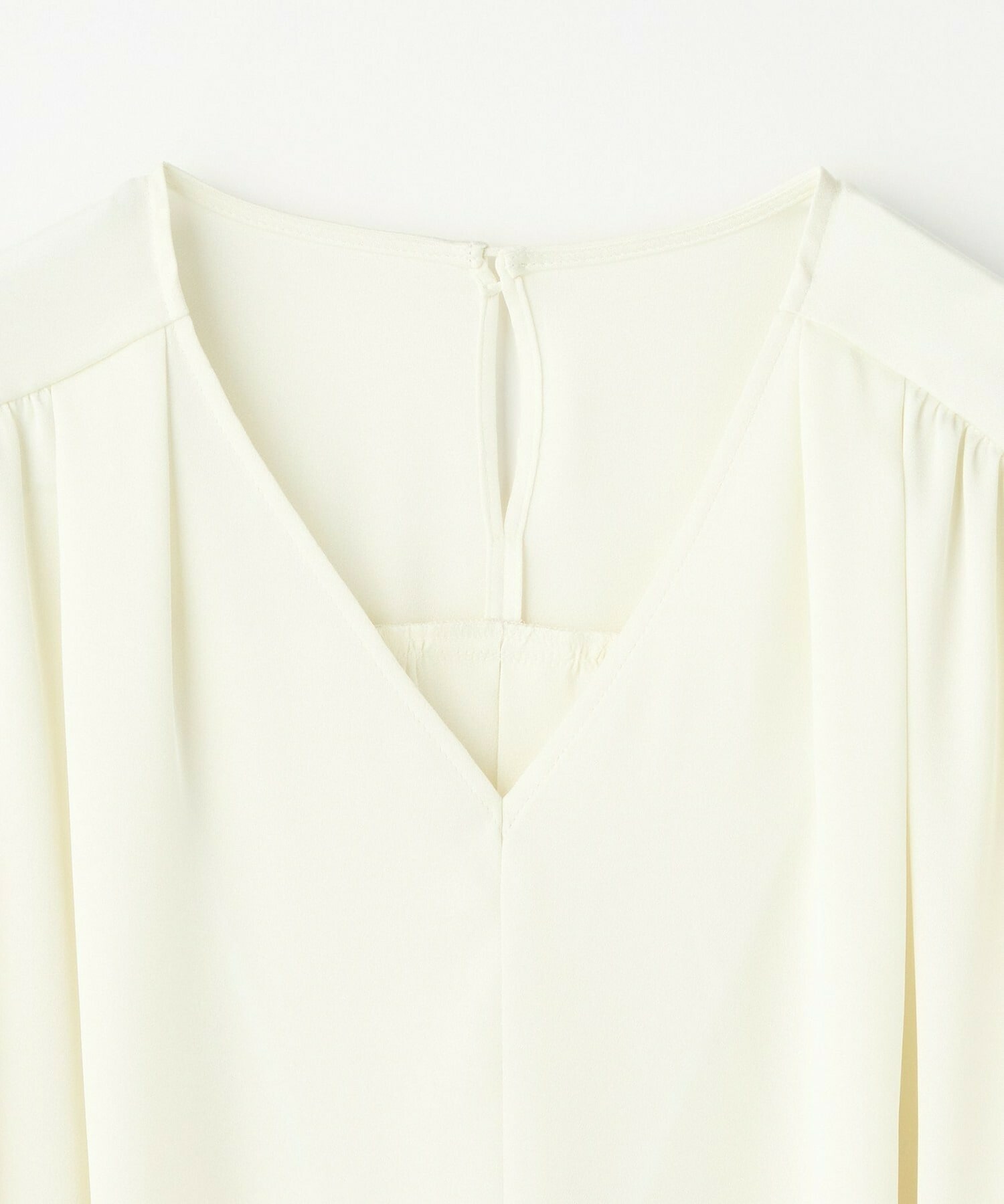 【wb】wb バックサテンジョーゼットVネックブラウス 詳細画像 オフホワイト 26