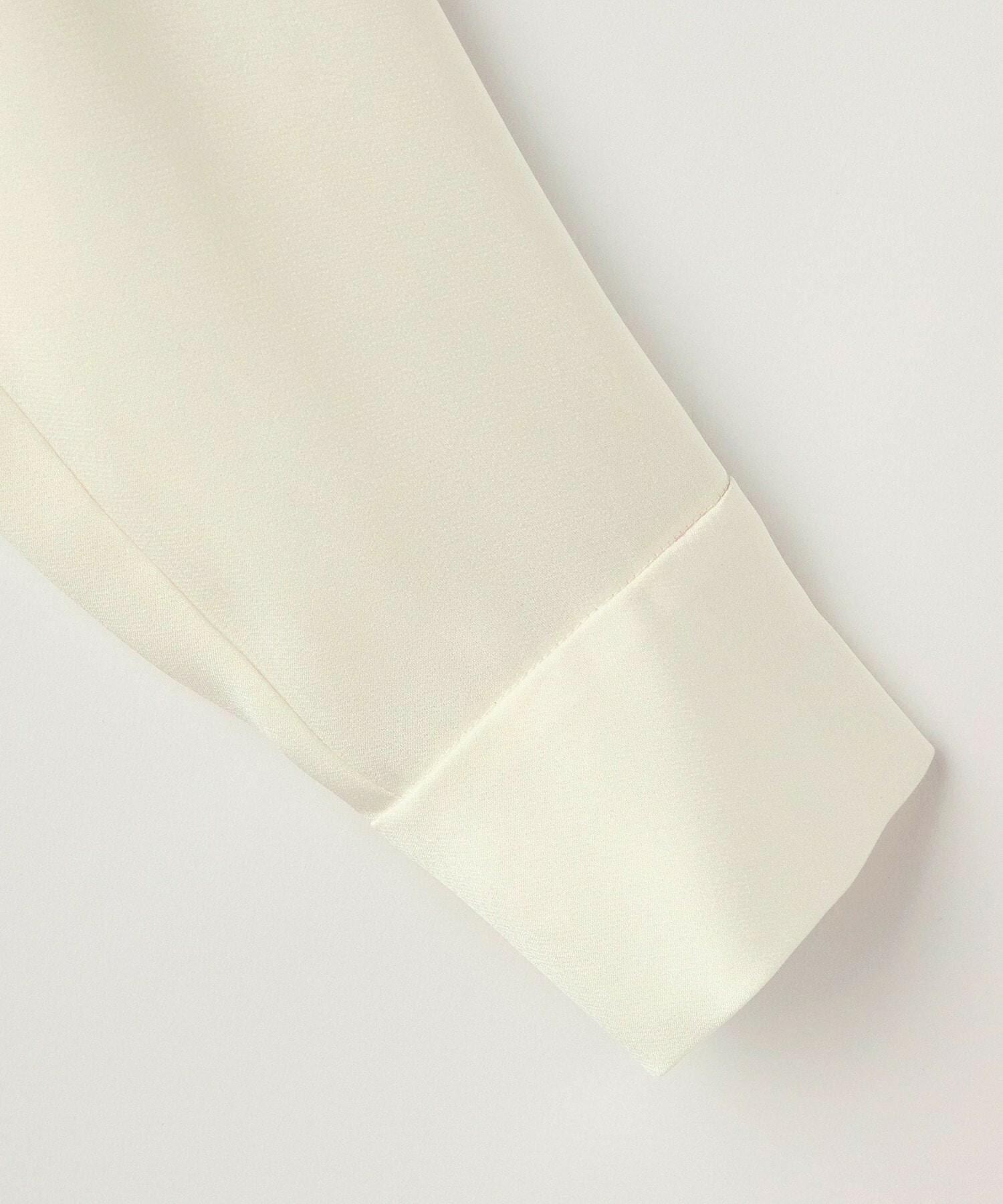 【wb】wb バックサテンジョーゼットVネックブラウス 詳細画像 オフホワイト 27