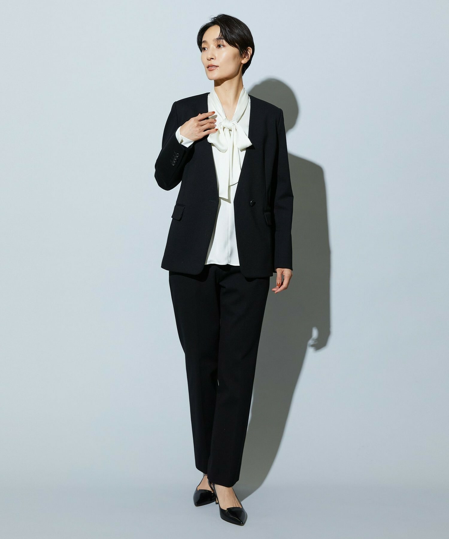 【wb】wb バックサテンジョーゼットVネックブラウス 詳細画像 オフホワイト 3