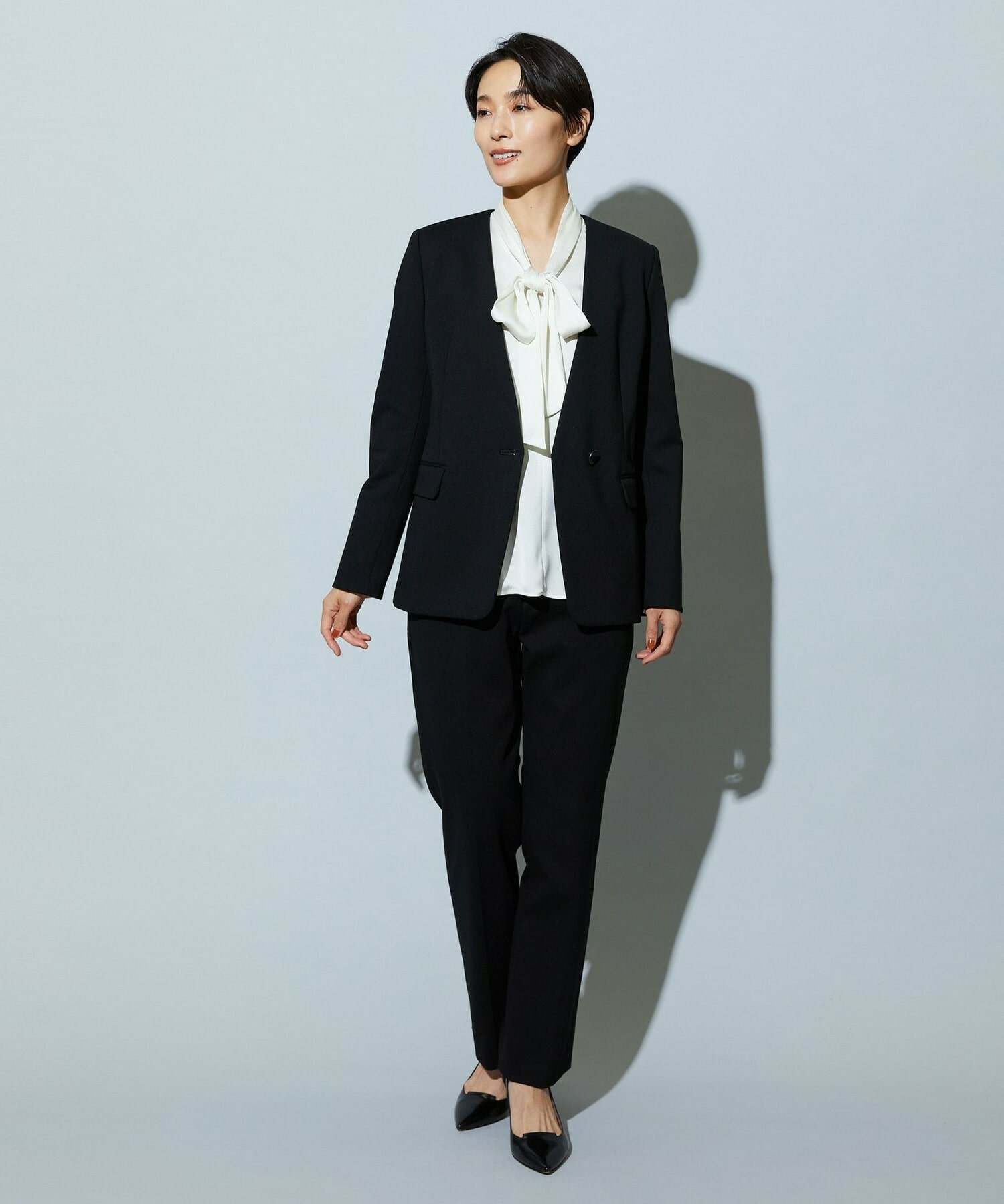 【wb】wb バックサテンジョーゼットVネックブラウス 詳細画像 オフホワイト 4