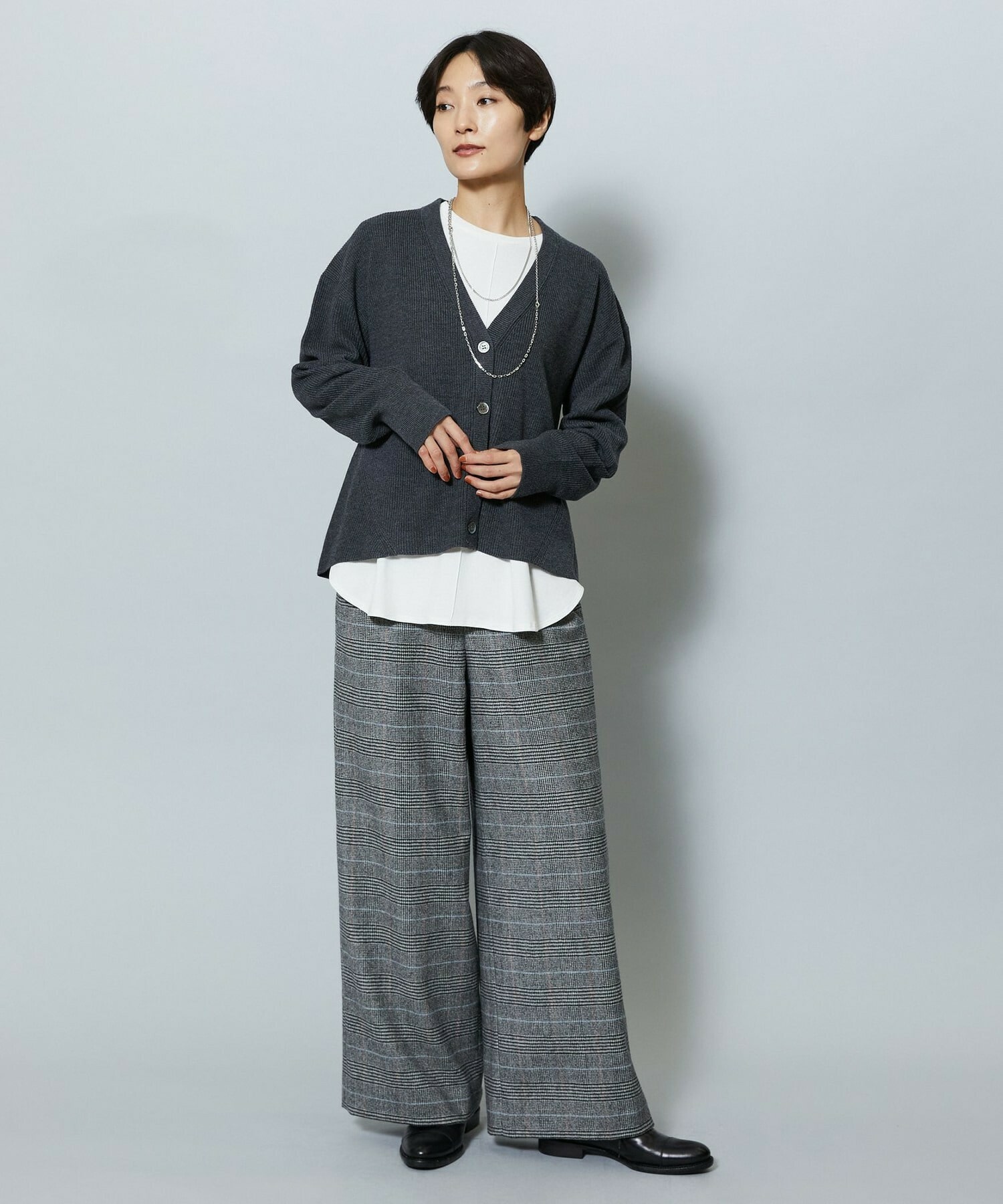 美品【COGTHEBIGSMOKE】コットンリネンVネックカーディガン グリーン SALON adam et rope'｜Vネックカーディガン-CreamyCotton