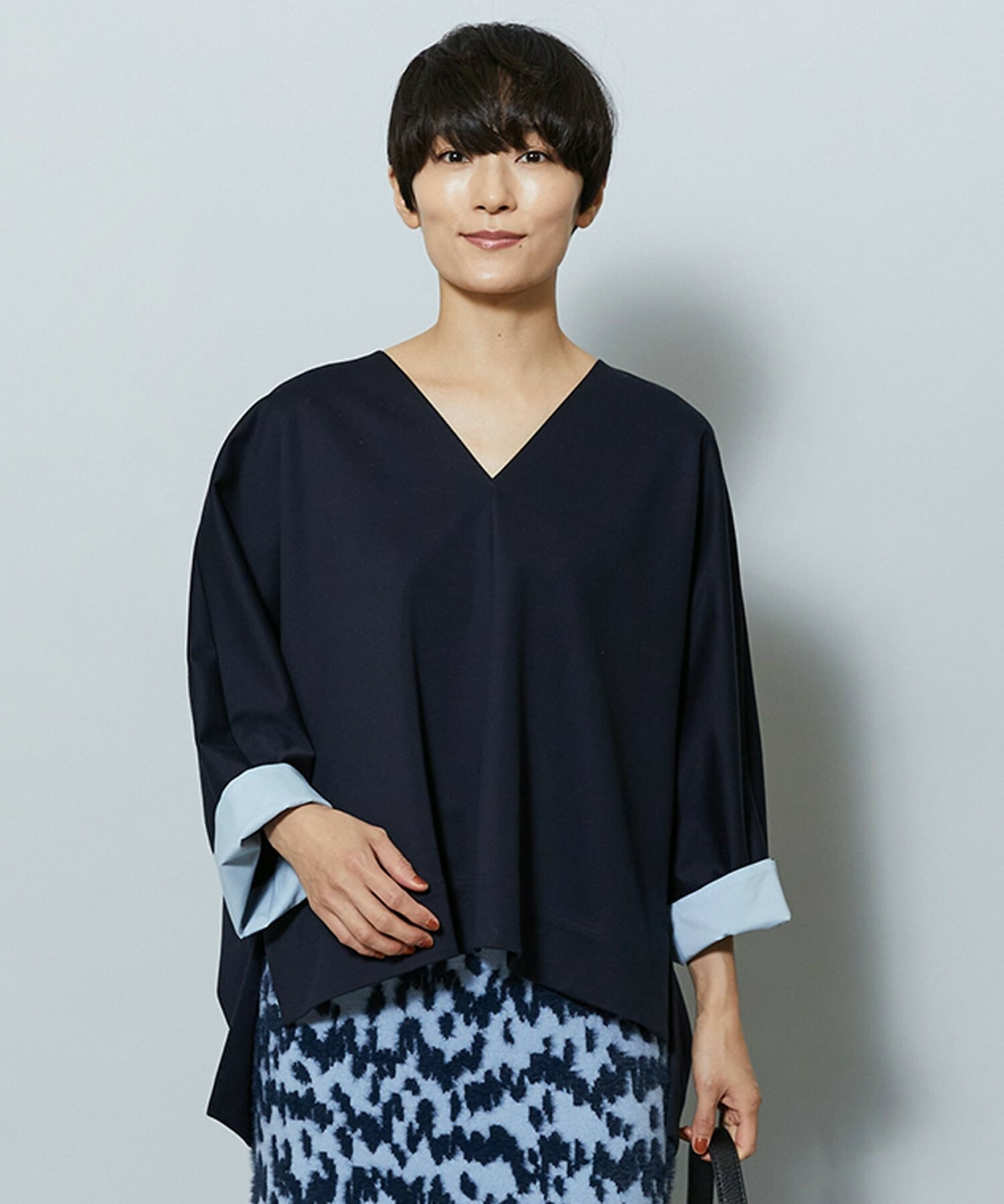 Lサイズ】TAツイルVネックドルマンスリーブトップス｜BIGI