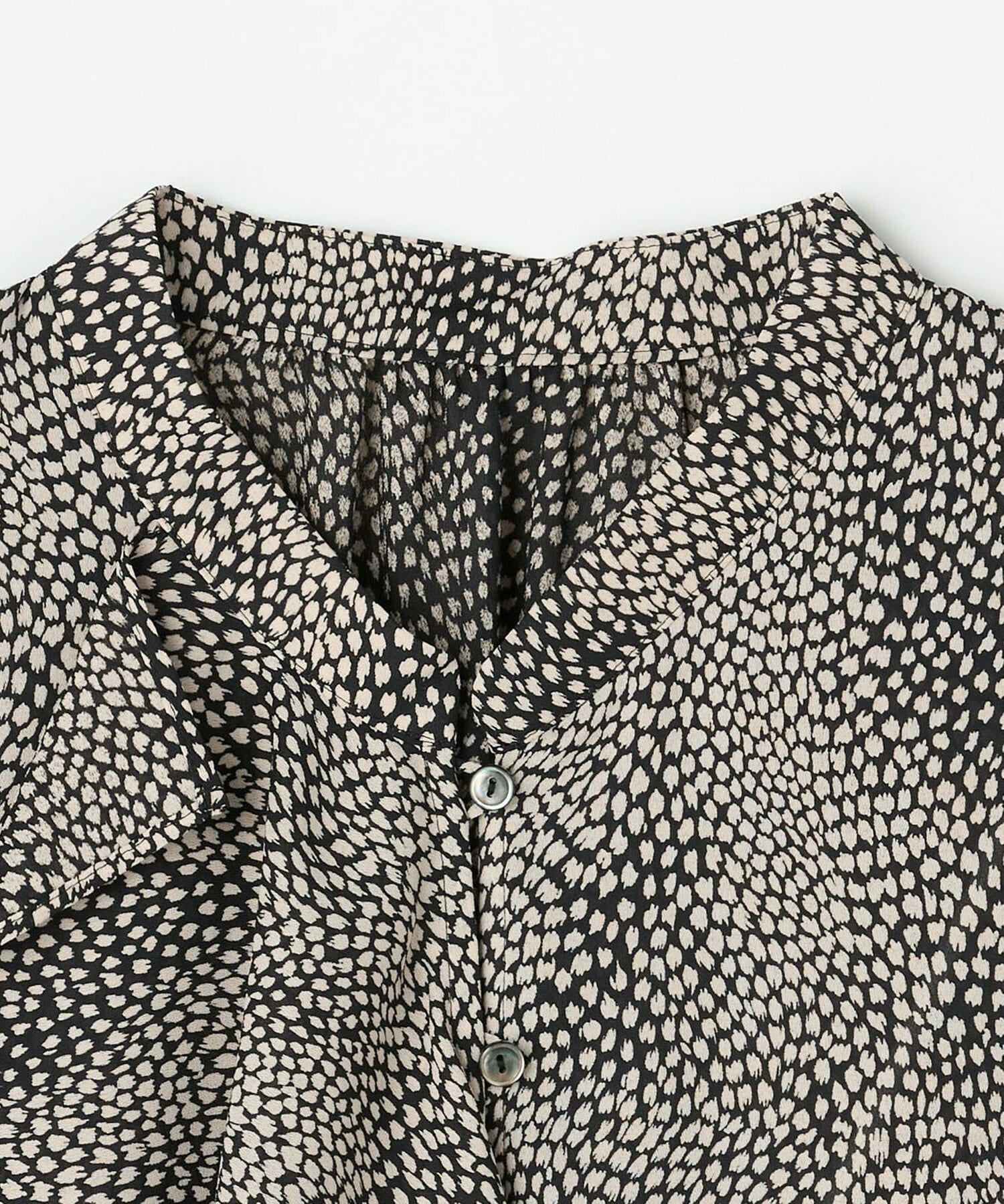 【feerique】【Lサイズ】feerique ジョーゼットプリントフリルブラウス 詳細画像 ブラック系その他 1