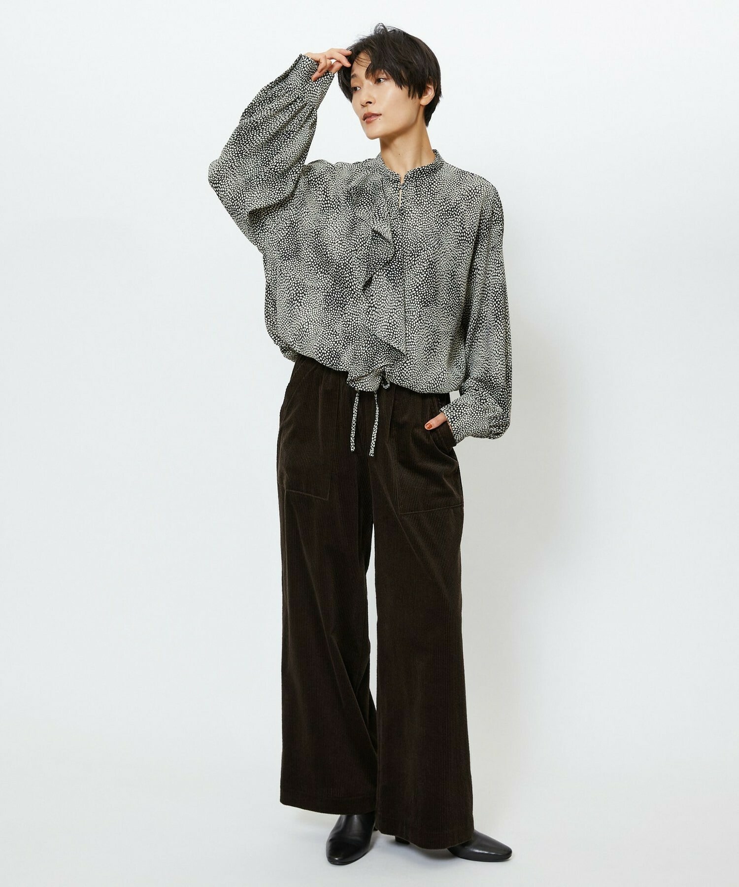 【feerique】【Lサイズ】feerique ジョーゼットプリントフリルブラウス 詳細画像 ブラック系その他 23