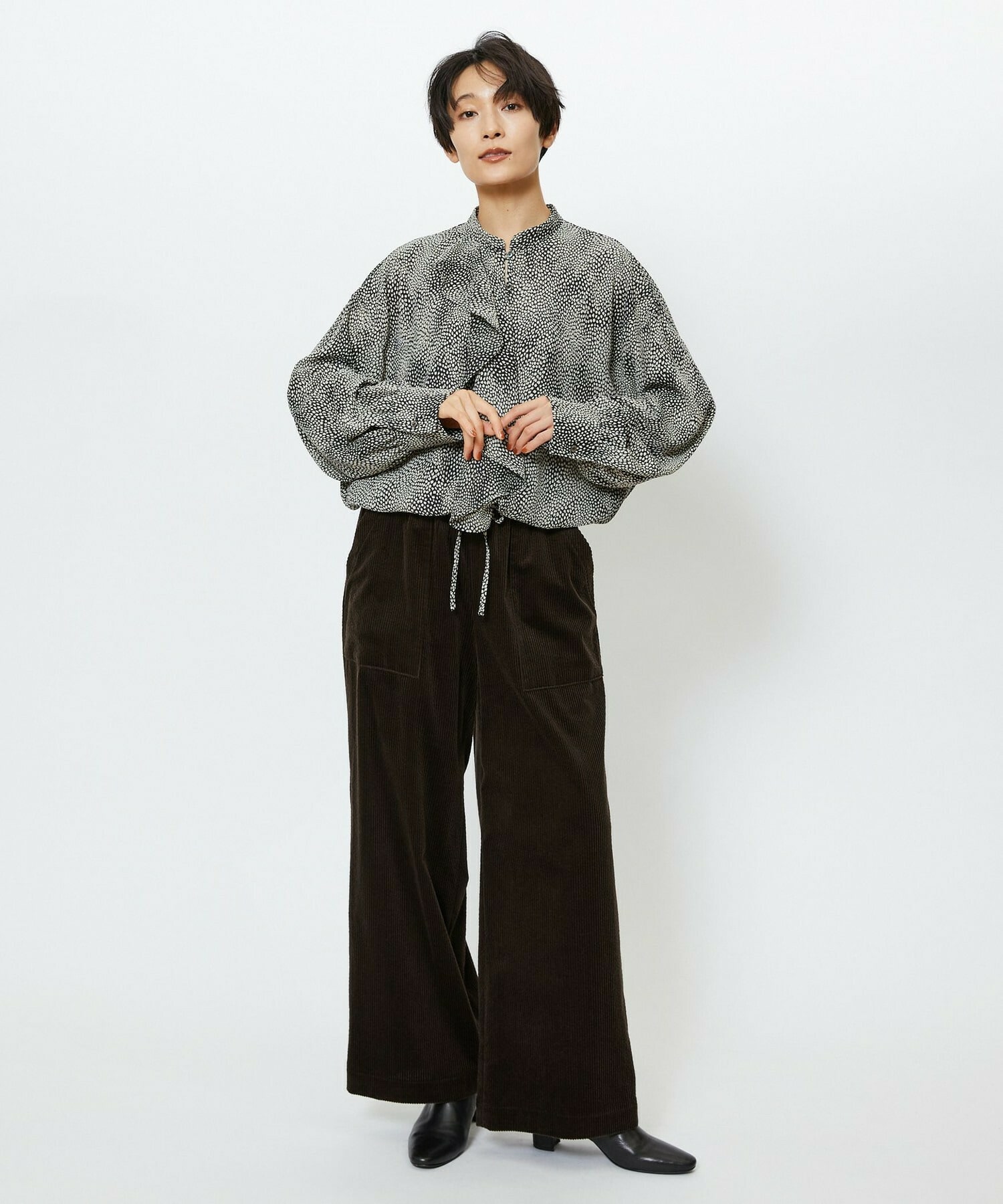 【feerique】【Lサイズ】feerique ジョーゼットプリントフリルブラウス 詳細画像 ブラック系その他 24