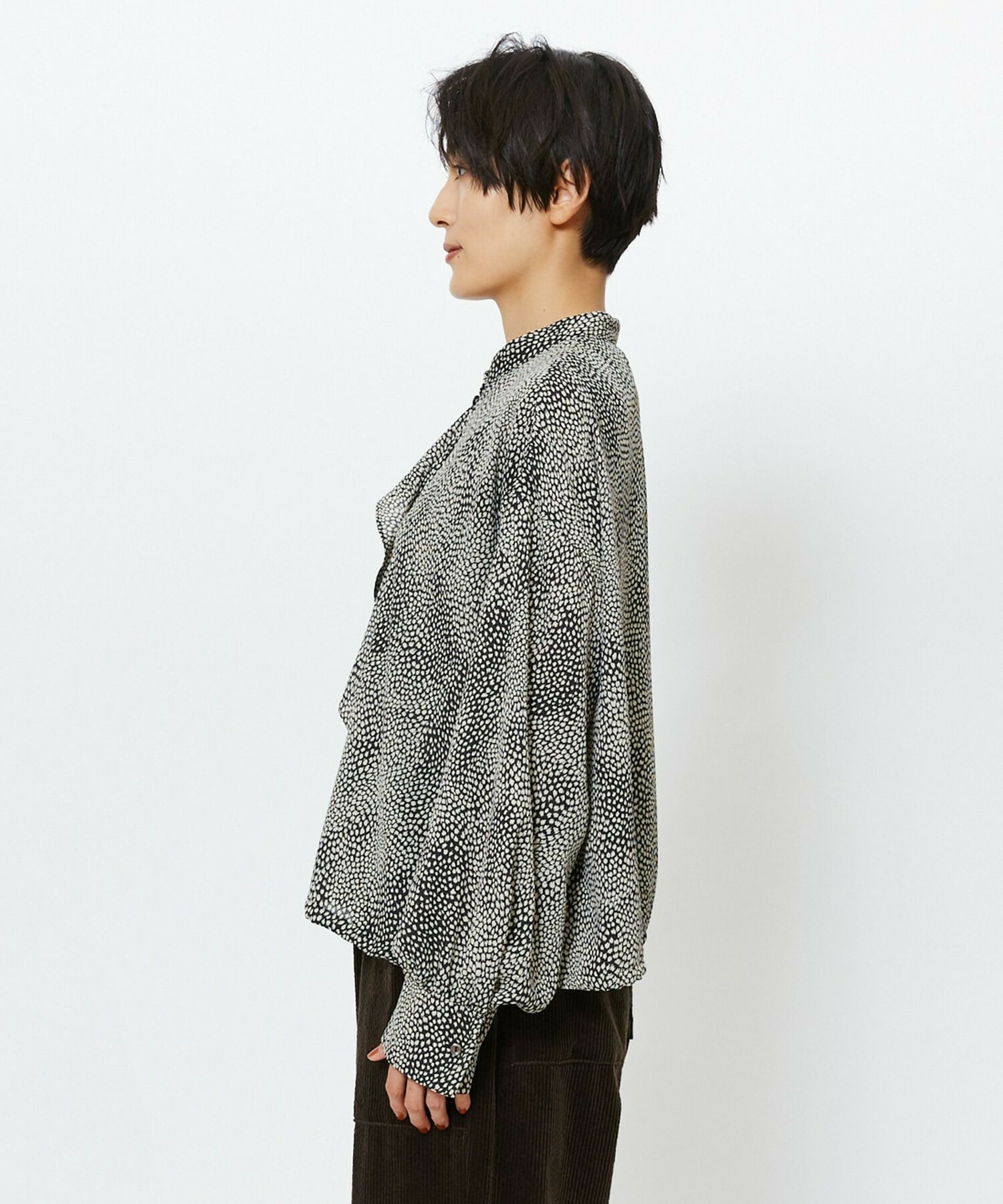 【feerique】【Lサイズ】feerique ジョーゼットプリントフリルブラウス 詳細画像 ブラック系その他 26