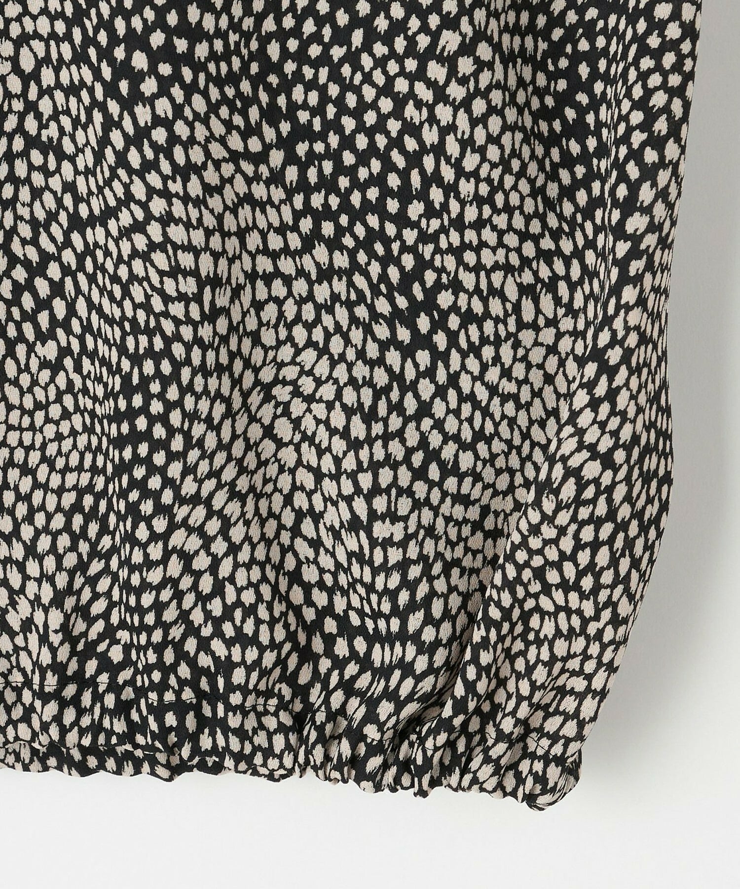 【feerique】【Lサイズ】feerique ジョーゼットプリントフリルブラウス 詳細画像 ブラック系その他 3