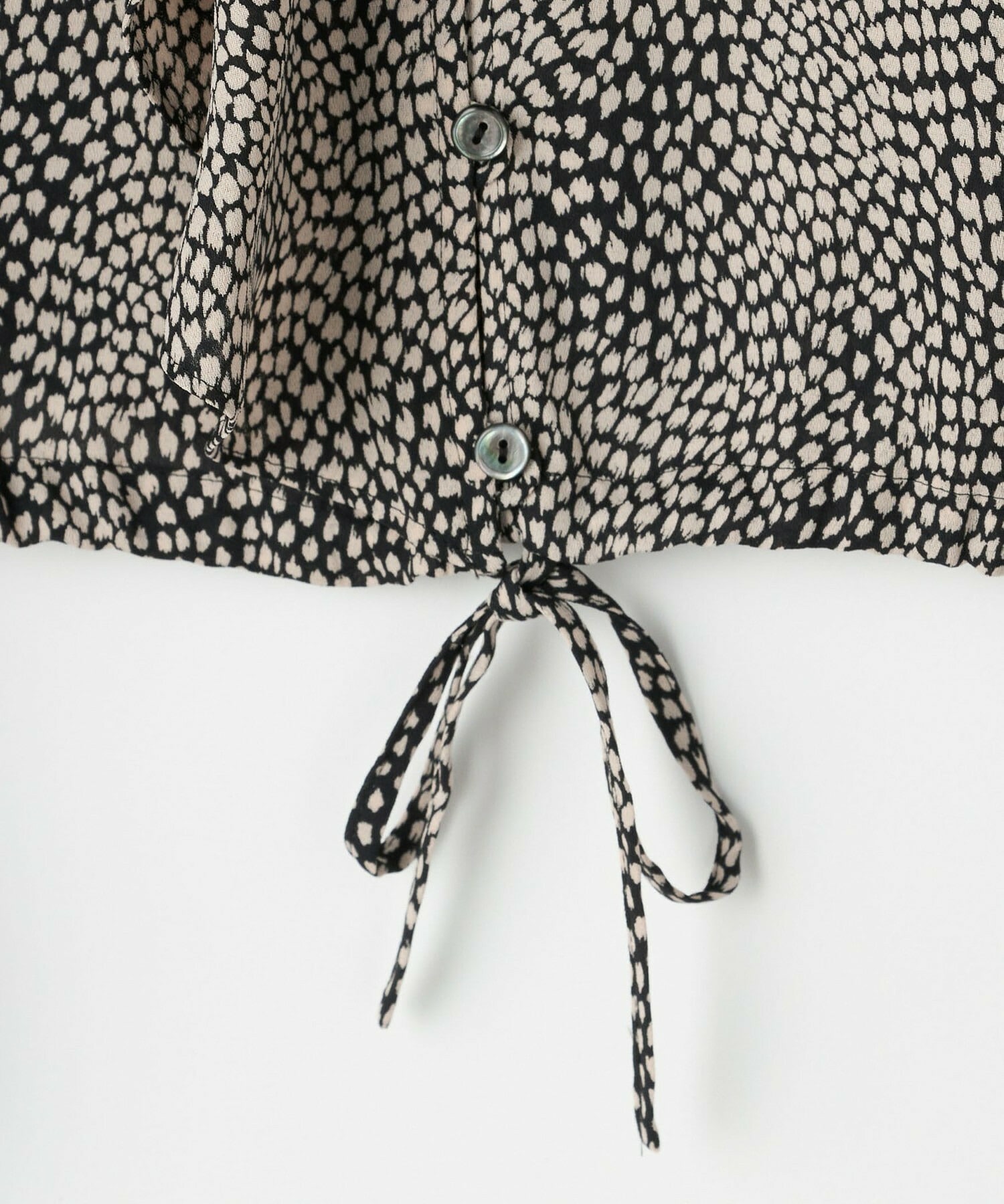 【feerique】【Lサイズ】feerique ジョーゼットプリントフリルブラウス 詳細画像 ブラック系その他 4