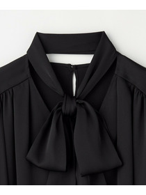 【wb】【Lサイズ】wb バックサテンジョーゼットVネックブラウス 詳細画像 ブラック 3