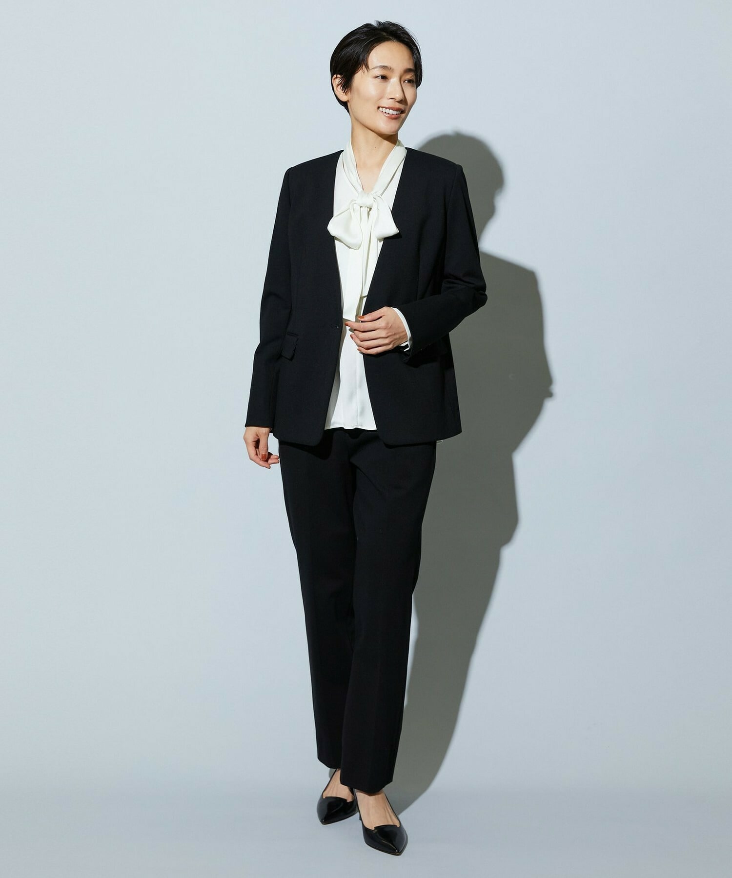 【wb】【Lサイズ】wb バックサテンジョーゼットVネックブラウス 詳細画像 ブラック 10