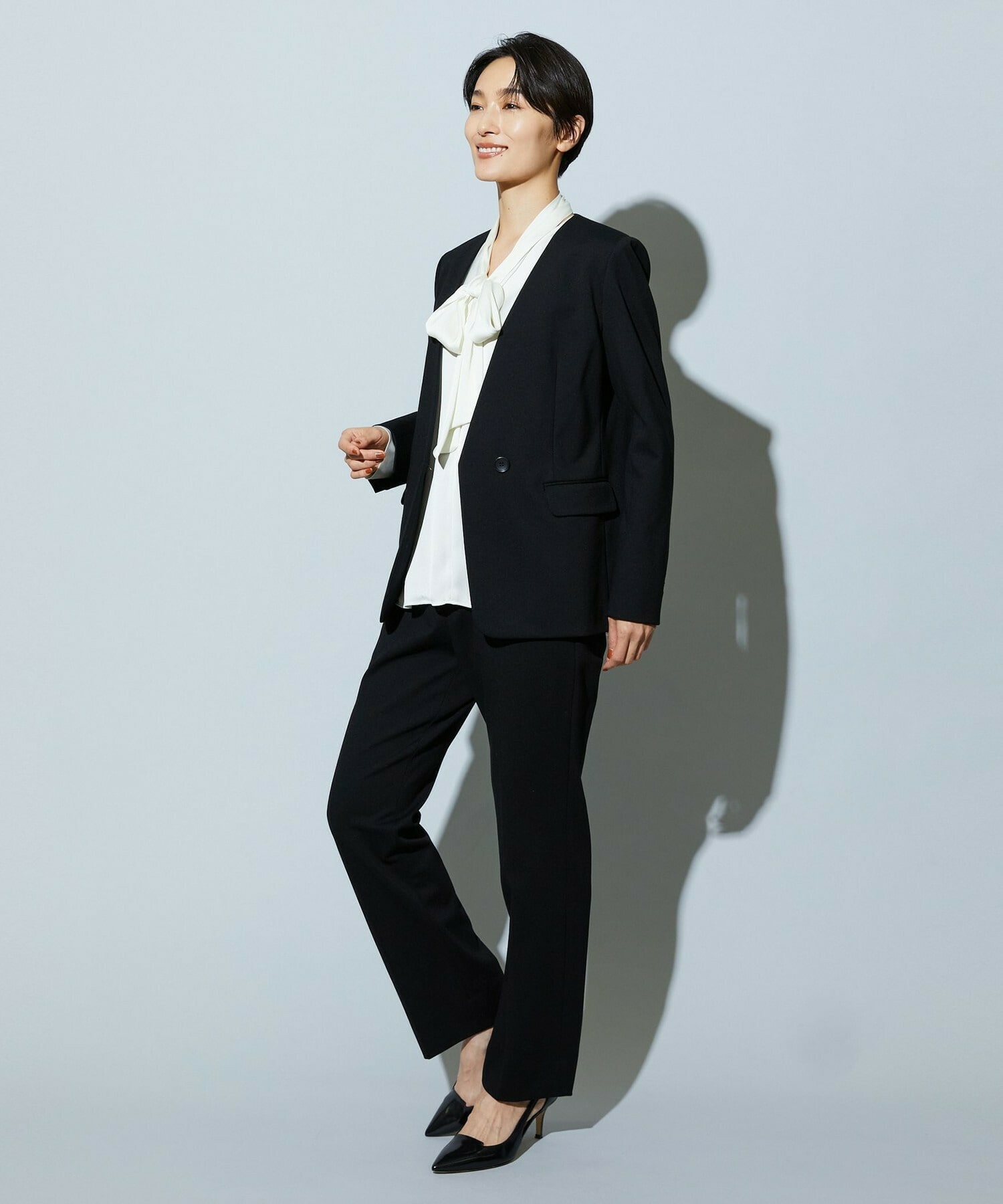 【wb】【Lサイズ】wb バックサテンジョーゼットVネックブラウス 詳細画像 ブラック 17