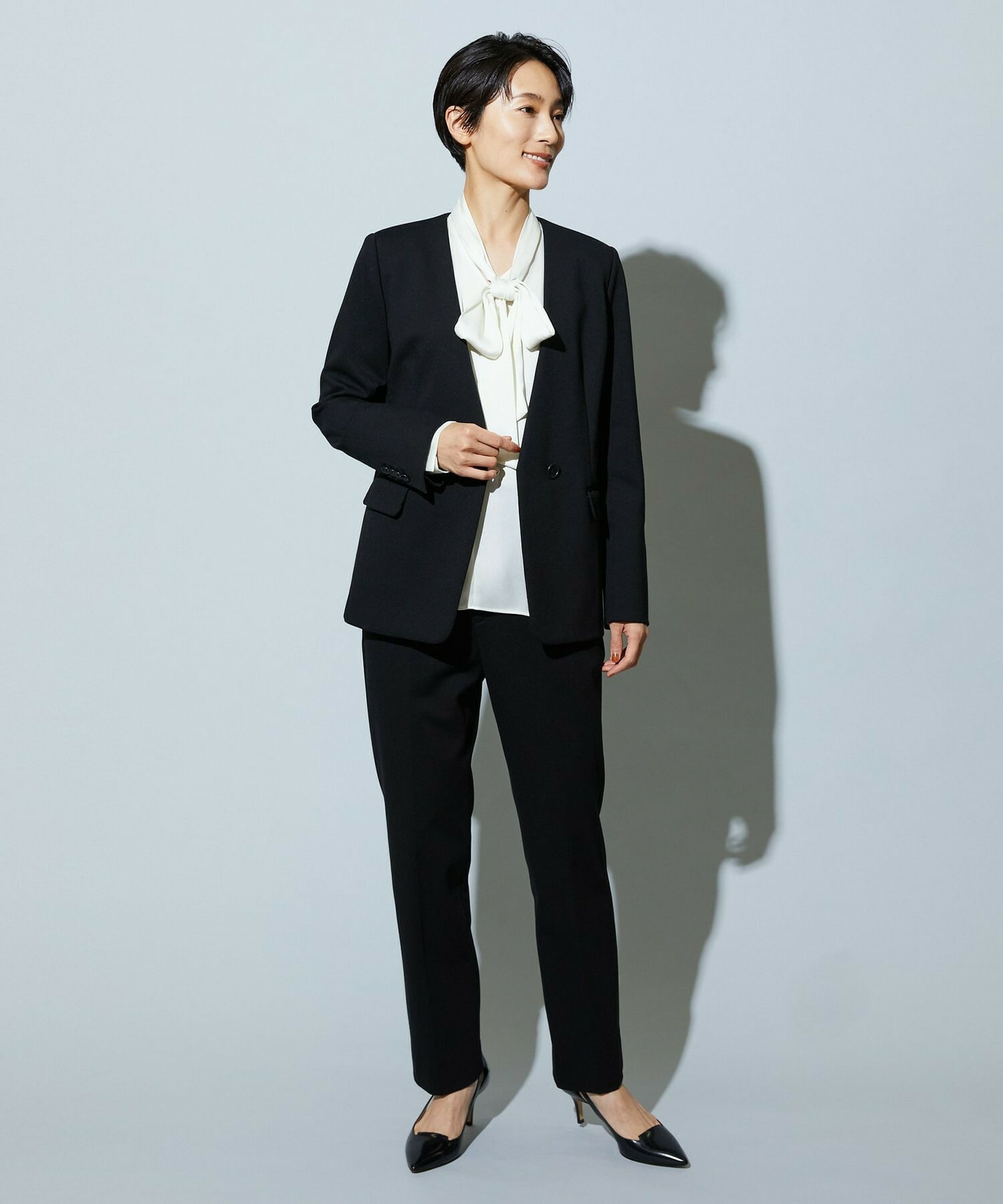 【wb】【Lサイズ】wb バックサテンジョーゼットVネックブラウス 詳細画像 ブラック 18