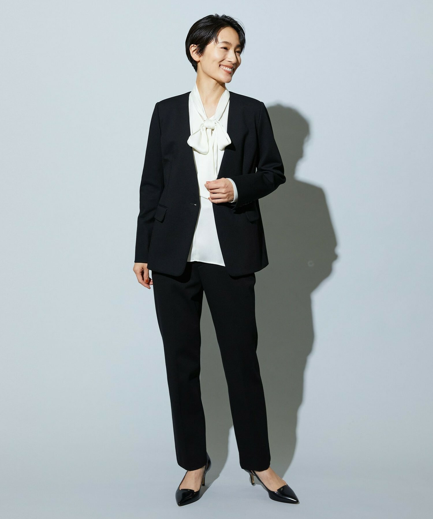 【wb】【Lサイズ】wb バックサテンジョーゼットVネックブラウス 詳細画像 ブラック 19