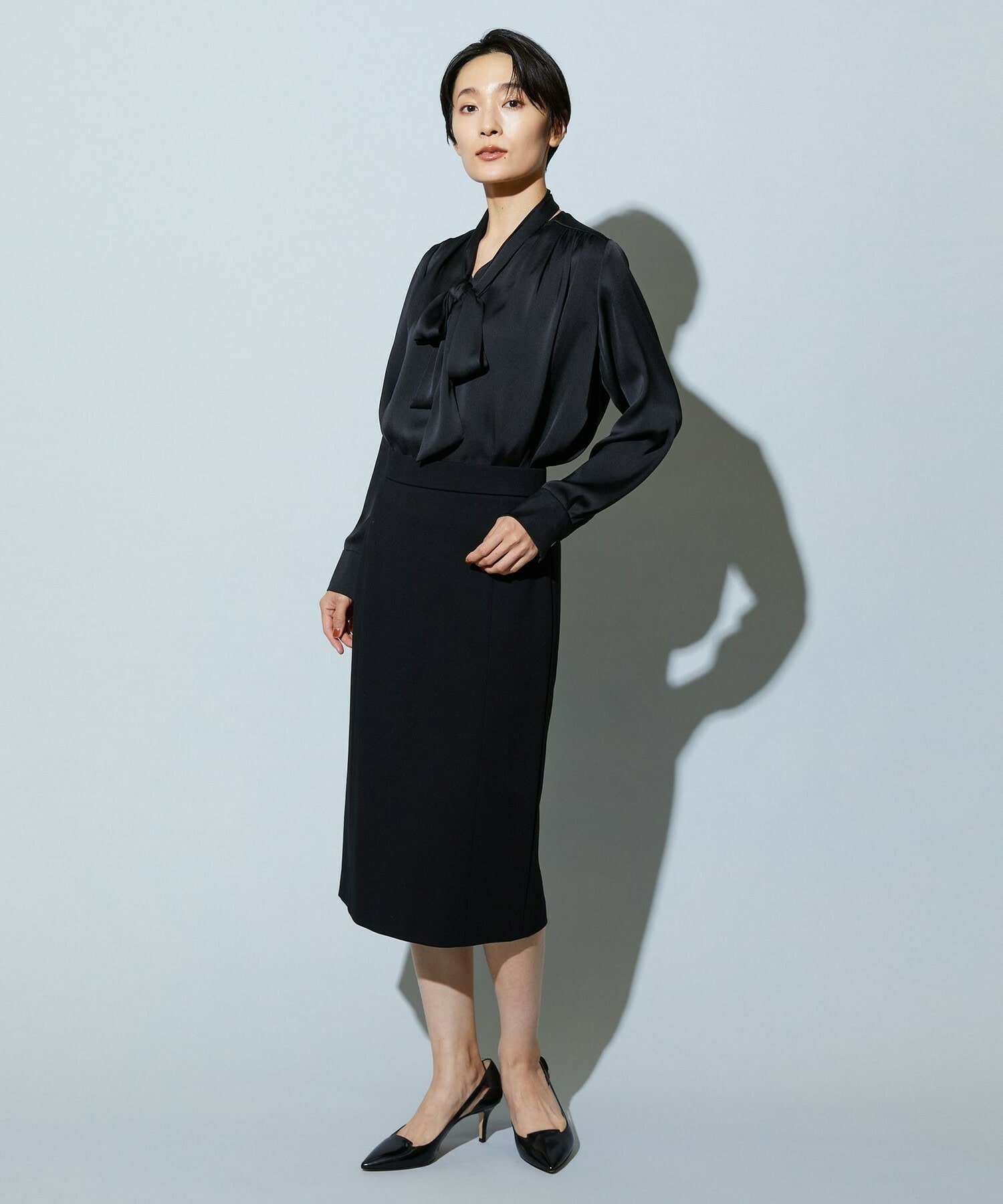 【wb】【Lサイズ】wb バックサテンジョーゼットVネックブラウス 詳細画像 ブラック 20