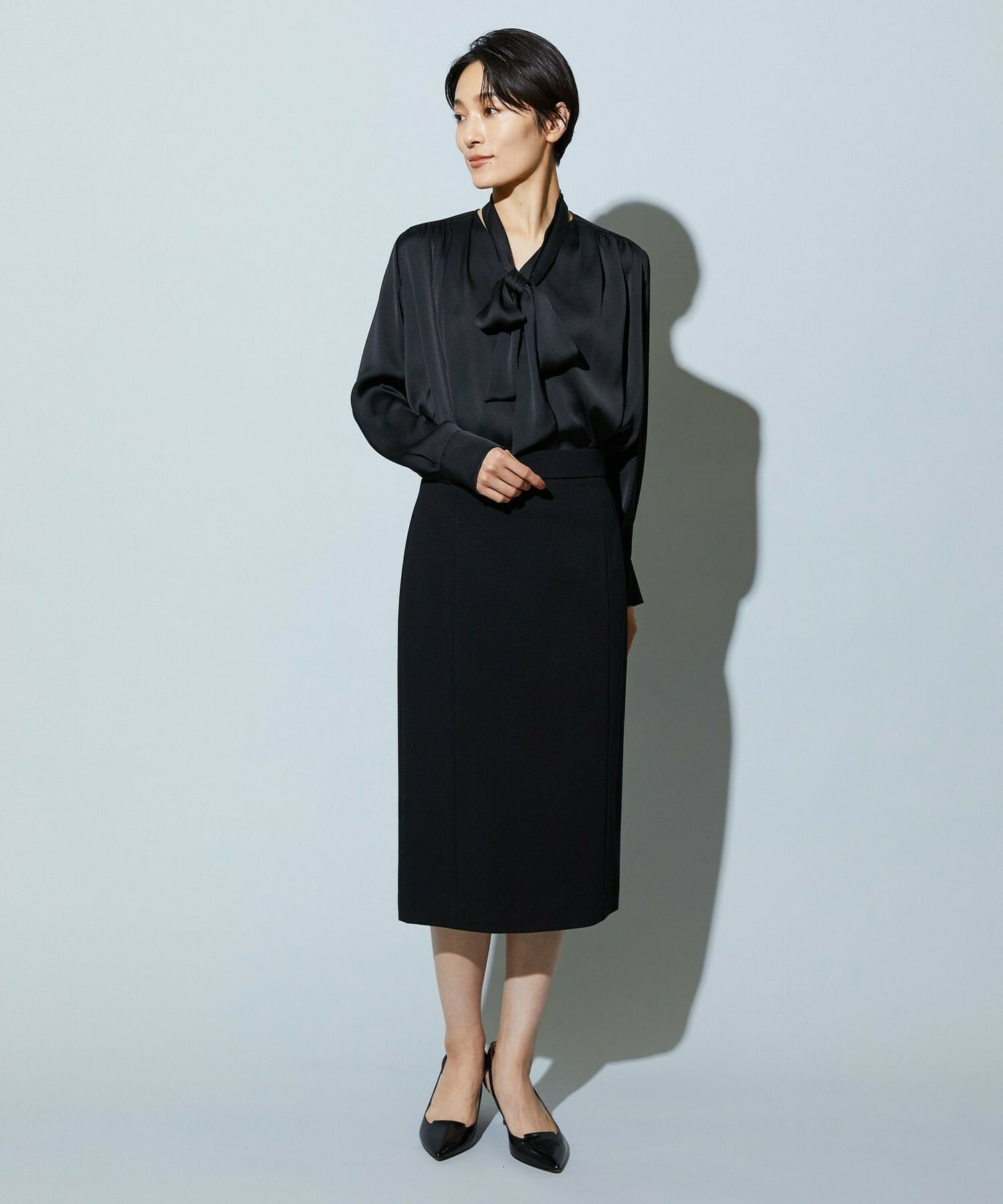 【wb】【Lサイズ】wb バックサテンジョーゼットVネックブラウス 詳細画像 ブラック 21