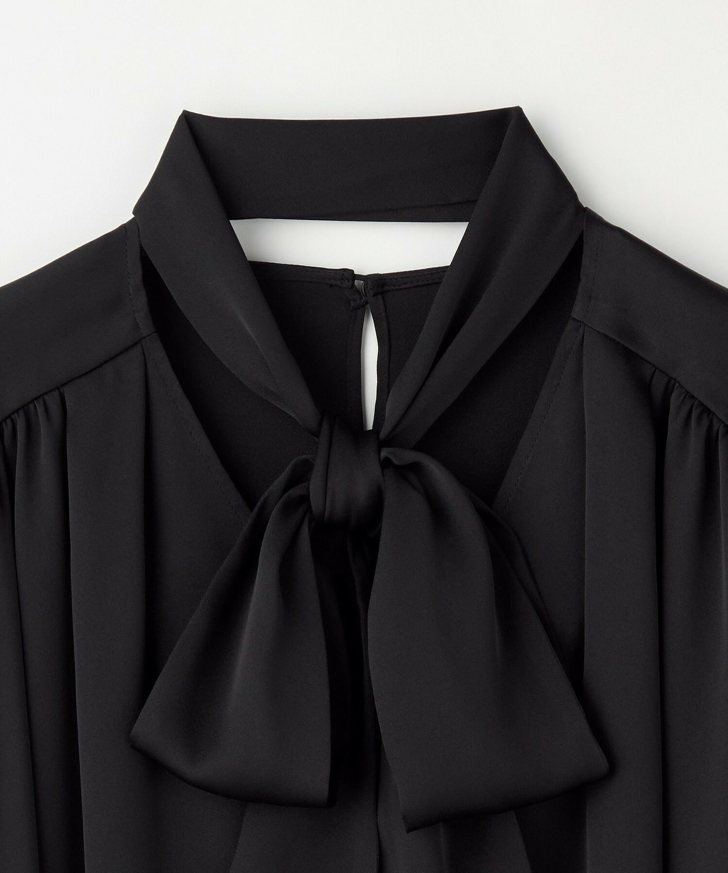 【wb】【Lサイズ】wb バックサテンジョーゼットVネックブラウス 詳細画像 ブラック 3