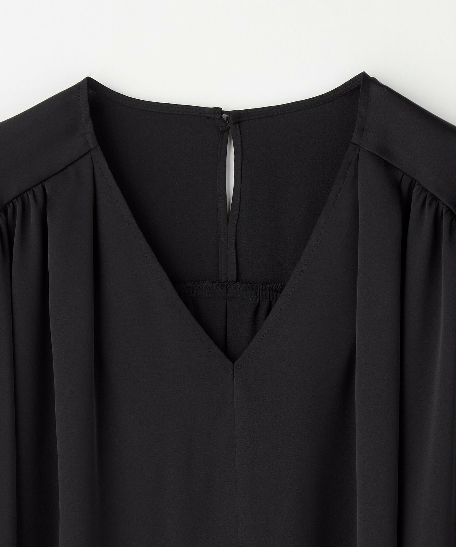 【wb】【Lサイズ】wb バックサテンジョーゼットVネックブラウス 詳細画像 ブラック 4