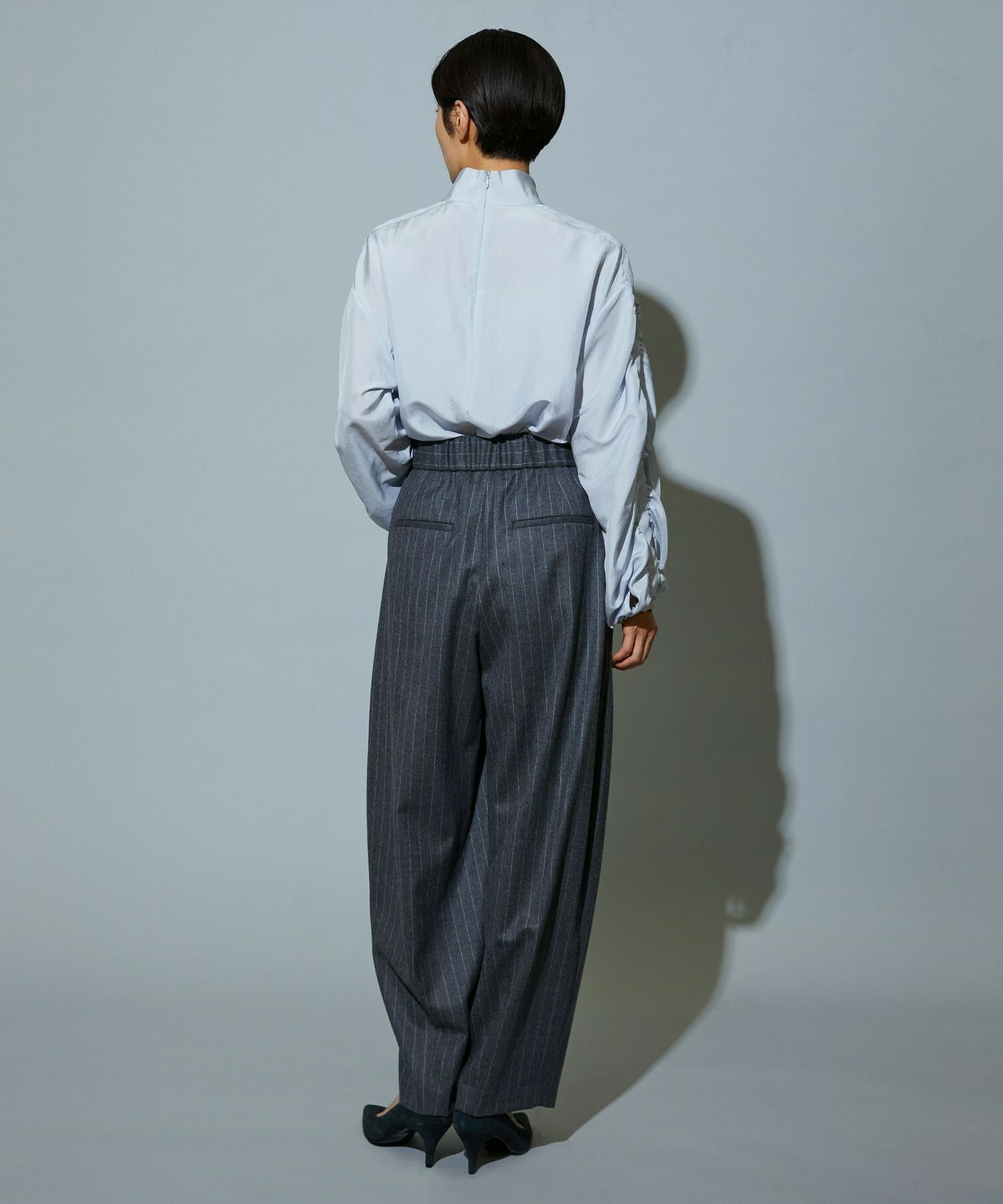 【MOGA】【Lサイズ】スタイリスト戸野塚かおるコラボ シルキー羽二重ギャザーシャーリングブラウス 詳細画像 ブラック 22