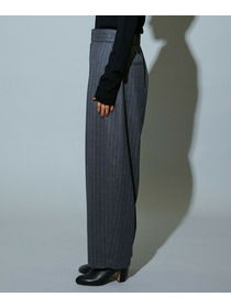 【MOGA】［eclat 2025年12月号掲載商品］【Lサイズ】スタイリスト戸野塚かおるコラボ チョークストライプストレッチコクーンパンツ 詳細画像 チャコールグレー 26