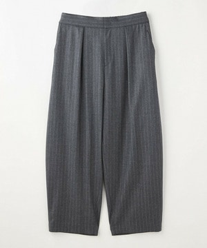 【MOGA】［eclat 2025年12月号掲載商品］【Lサイズ】スタイリスト戸野塚かおるコラボ チョークストライプストレッチコクーンパンツ 詳細画像 チャコールグレー 1