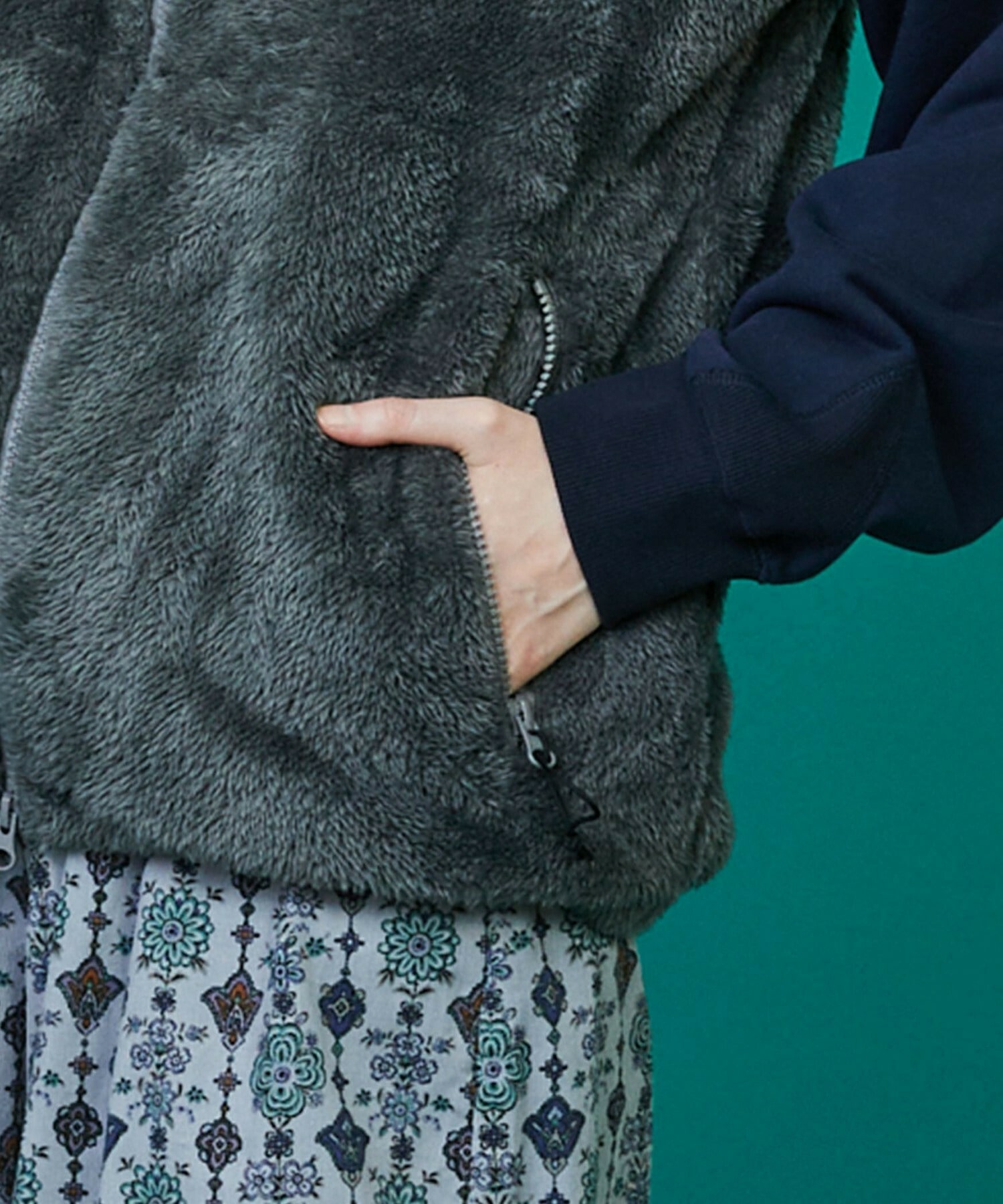 [FRAPBOIS] FRAPBOIS x WILD THINGS Shaggy Fleece Vest (Detailed Image) Black 3