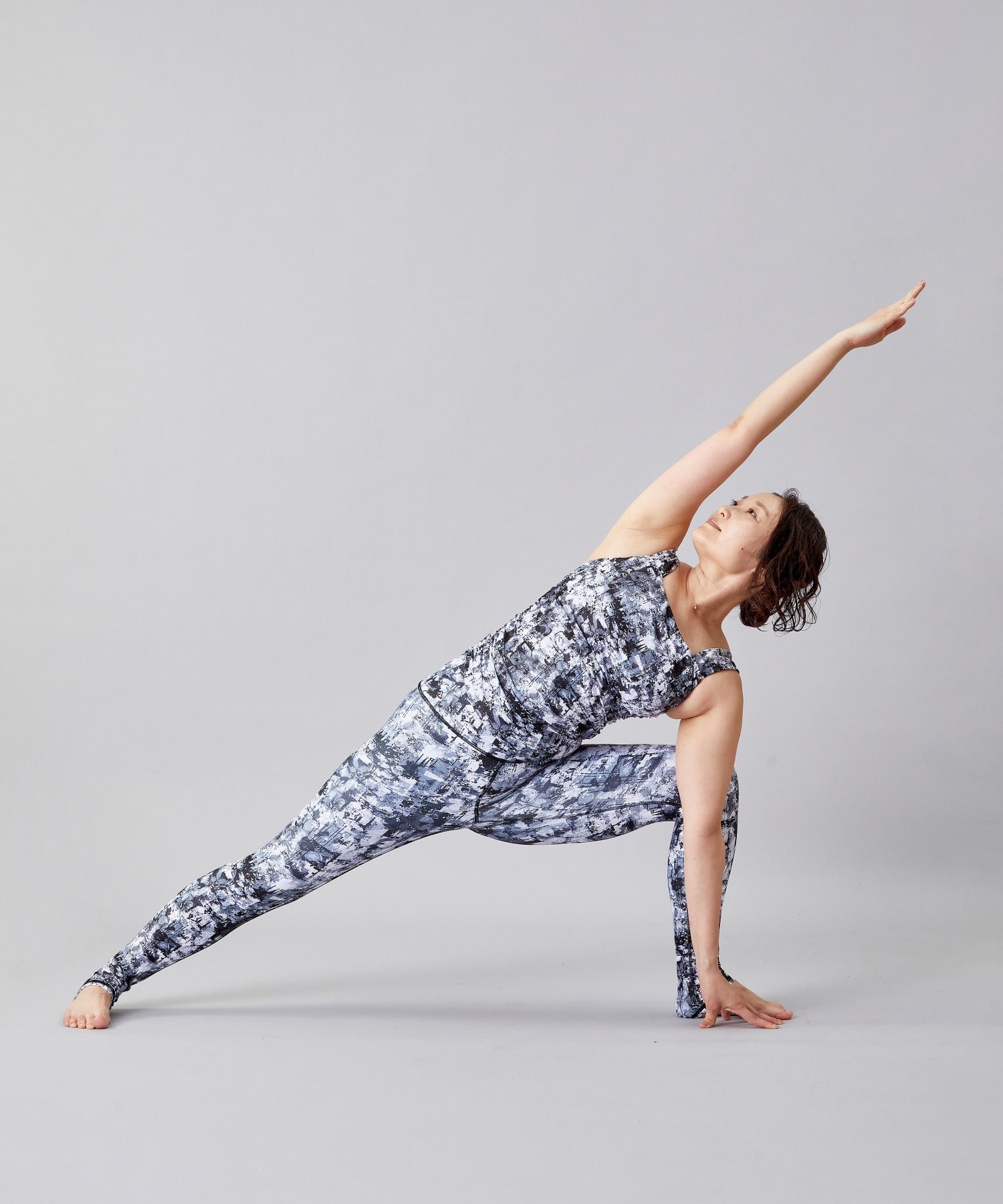 【Julier】sand flowerプリントミドルトップス/パット付き・UVカット・吸汗速乾・ホットヨガ対応・水着・水陸両用 詳細画像 グレー 20