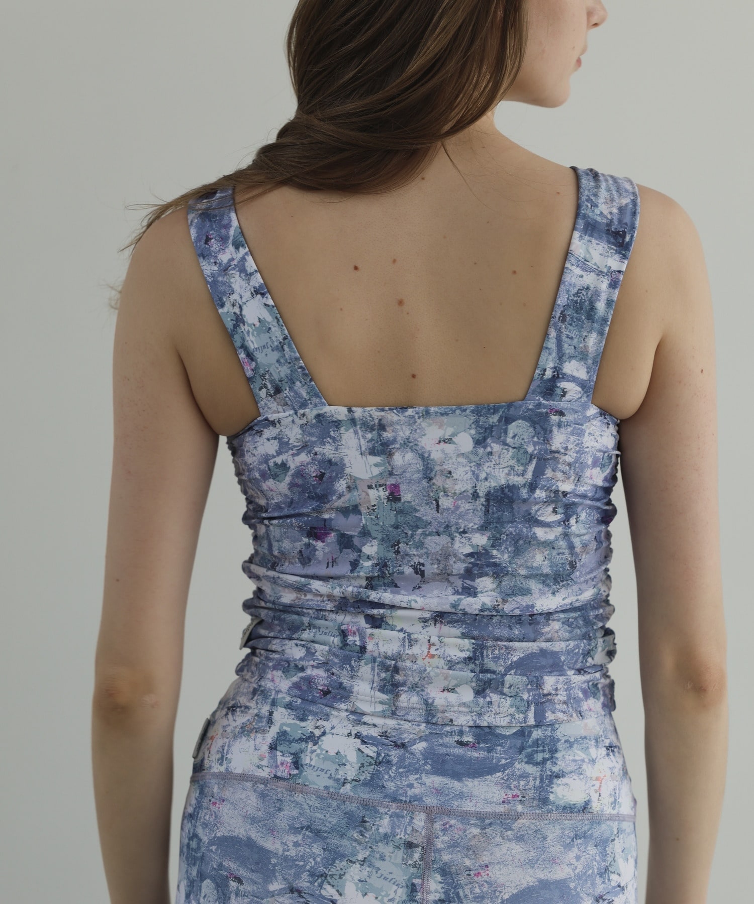 【Julier】sand flowerプリントミドルトップス/パット付き・UVカット・吸汗速乾・ホットヨガ対応・水着・水陸両用 詳細画像 グレー 4