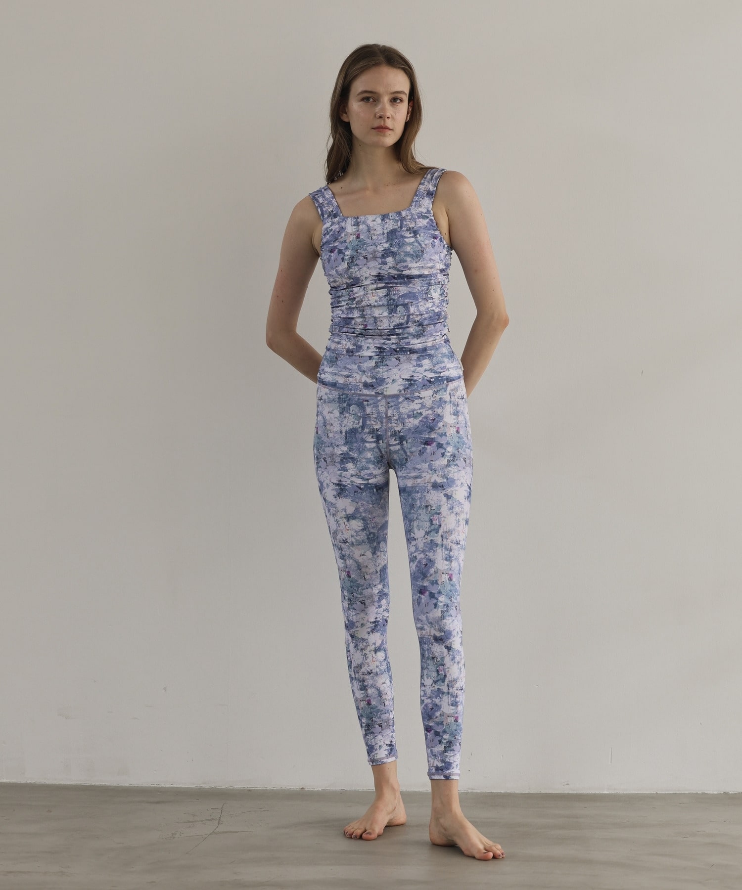 【Julier】sand flowerプリントミドルトップス/パット付き・UVカット・吸汗速乾・ホットヨガ対応・水着・水陸両用 詳細画像 グレー 5