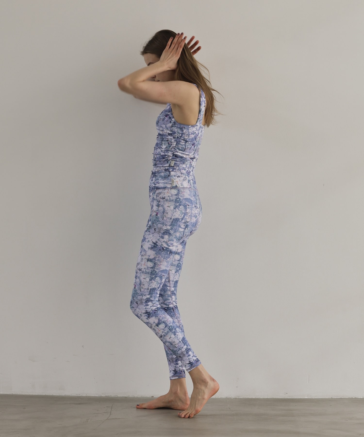 【Julier】sand flowerプリントミドルトップス/パット付き・UVカット・吸汗速乾・ホットヨガ対応・水着・水陸両用 詳細画像 グレー 7