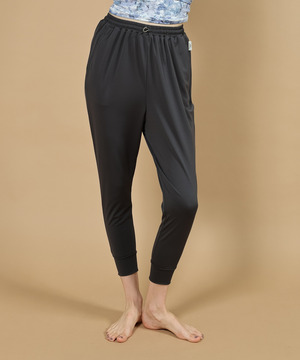 【Julier】ジェントルスムースギャザーパンツ/UVカット・吸汗速乾・ハイストレッチ・ホットヨガ対応  詳細画像 チャコール 1