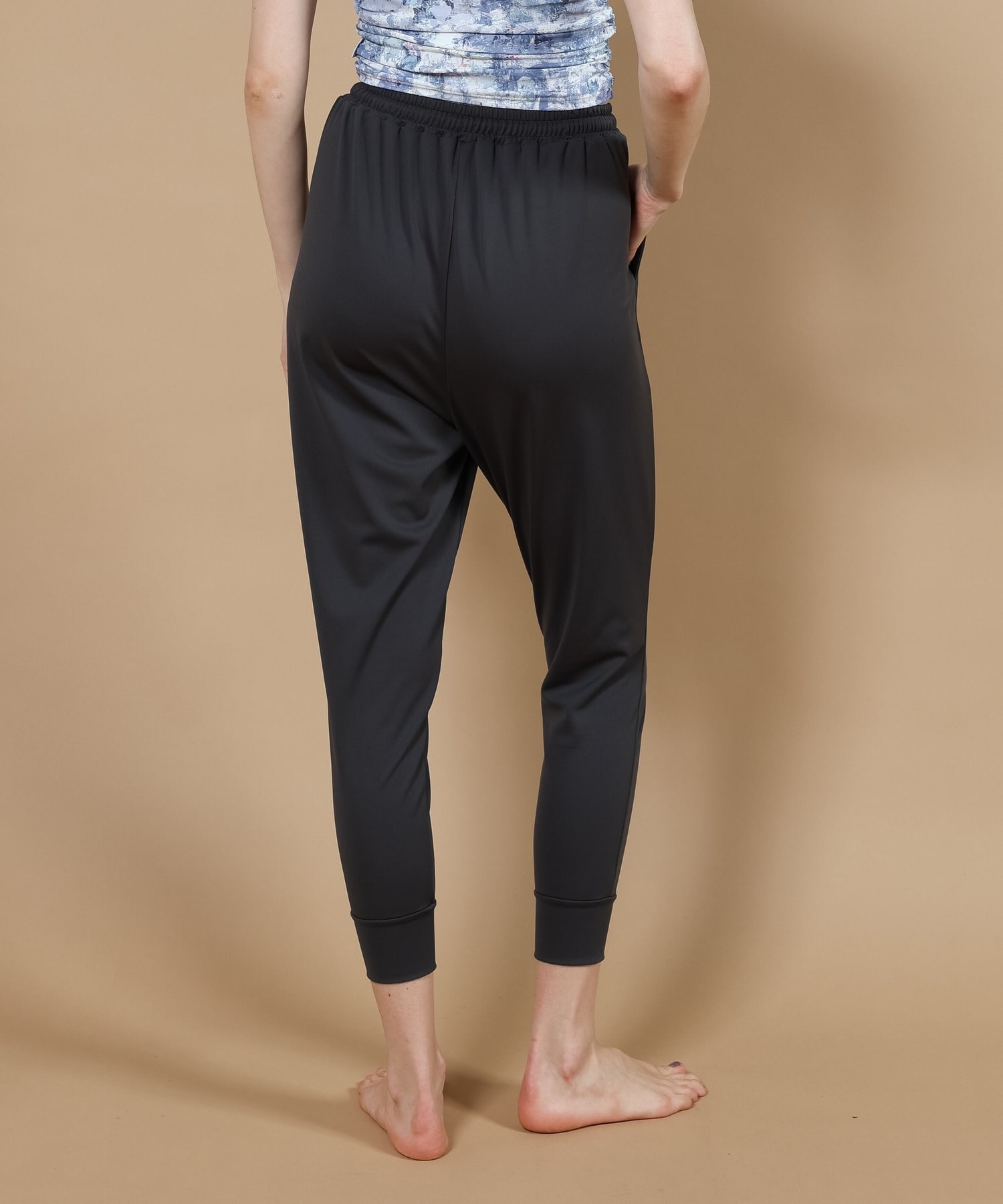 【Julier】ジェントルスムースギャザーパンツ/UVカット・吸汗速乾・ハイストレッチ・ホットヨガ対応  詳細画像 チャコール 2