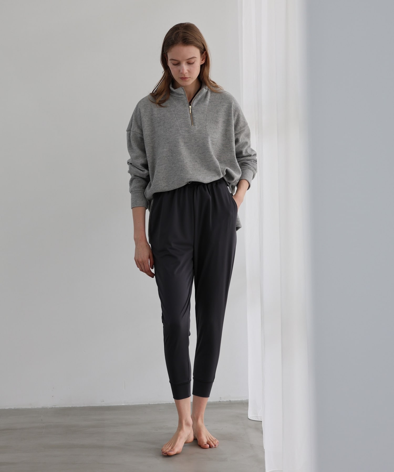 【Julier】ジェントルスムースギャザーパンツ/UVカット・吸汗速乾・ハイストレッチ・ホットヨガ対応  詳細画像 チャコール 4