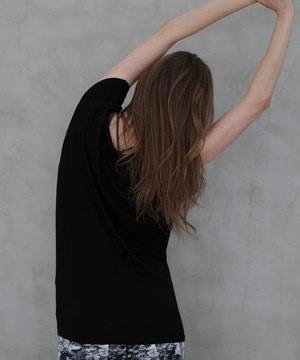 【Julier】エコリヨセル半袖トップス/保湿・吸湿・ハイストレッチ 詳細画像 ブラック 1