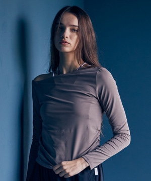 【Julier】Ecocoアシンメトリー ロングスリーブプルオーバー/エコ・UVカット・吸汗速乾・ハイストレッチ・ホットヨガ対応・ラッシュガード 詳細画像 グレイッシュベージュ 1