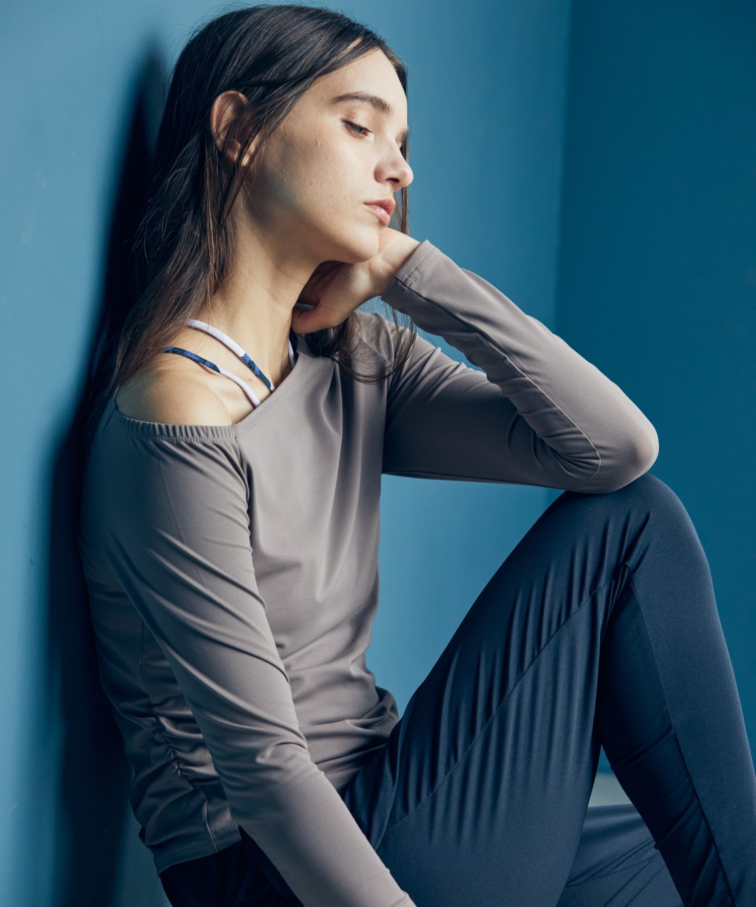 【Julier】Ecocoアシンメトリー ロングスリーブプルオーバー/エコ・UVカット・吸汗速乾・ハイストレッチ・ホットヨガ対応・ラッシュガード 詳細画像 ブラック 3