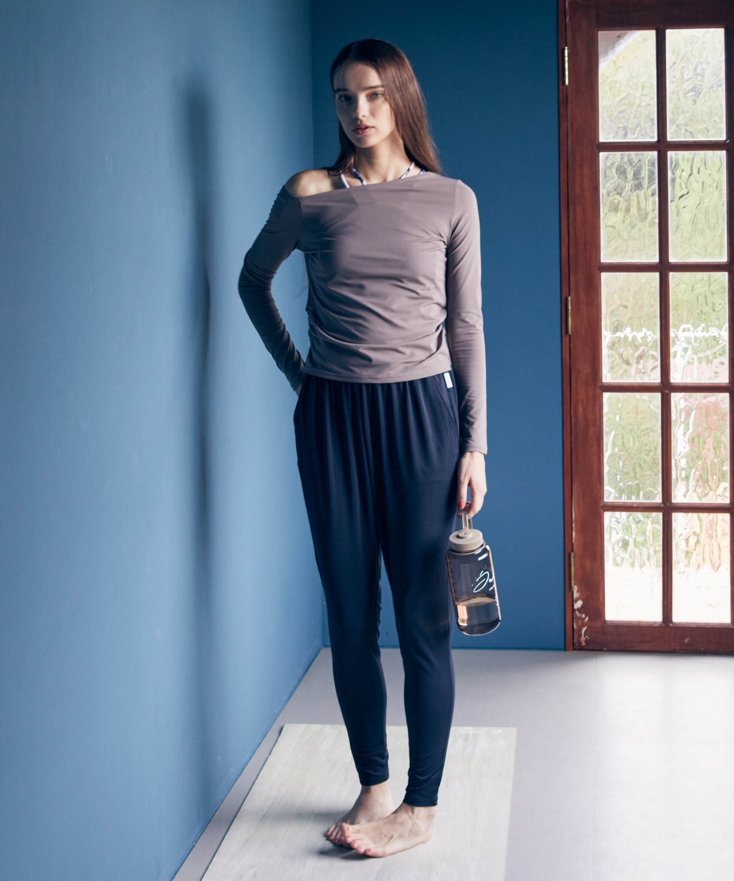 【Julier】Ecocoアシンメトリー ロングスリーブプルオーバー/エコ・UVカット・吸汗速乾・ハイストレッチ・ホットヨガ対応・ラッシュガード 詳細画像 ブラック 4