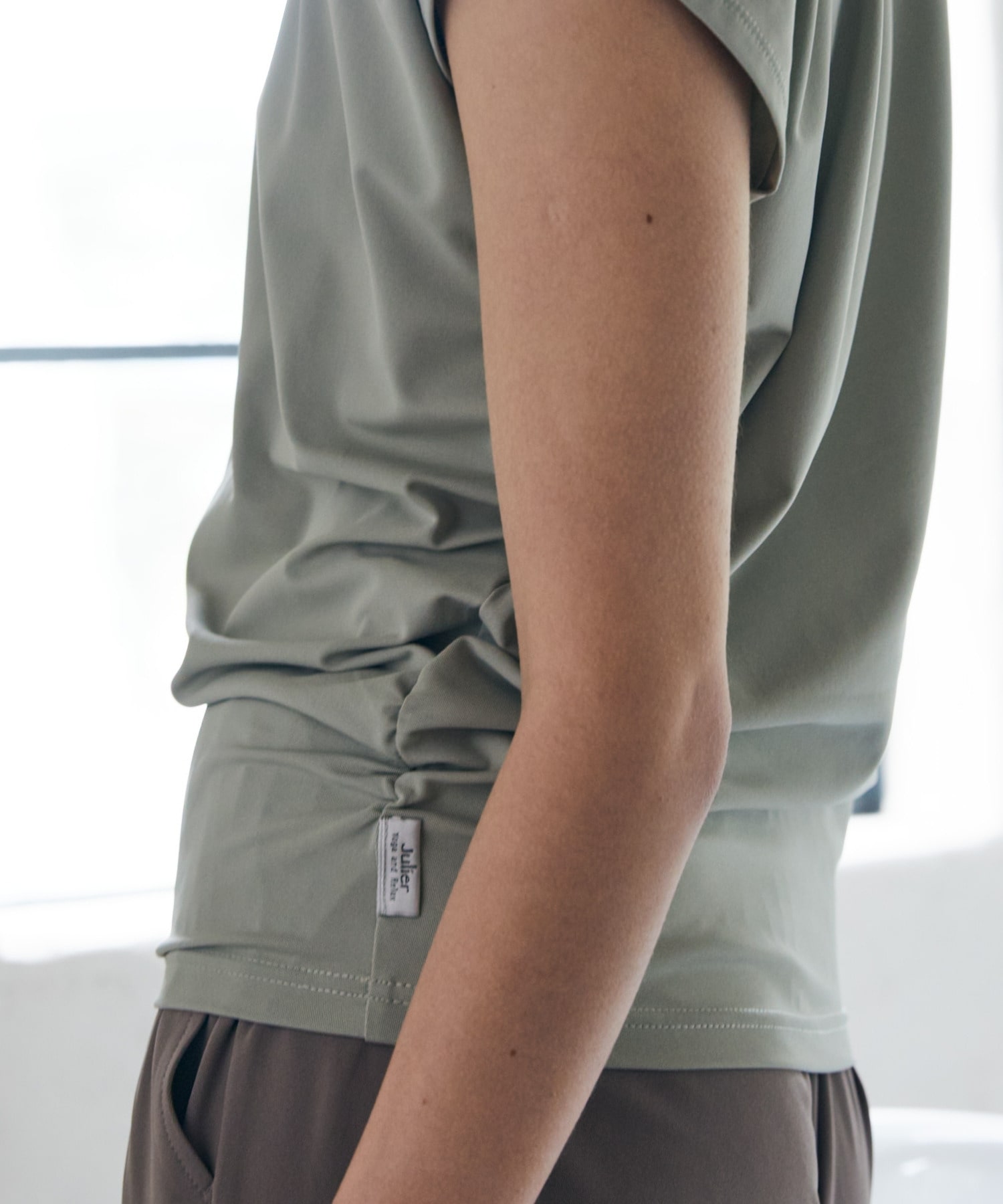 【Julier】【定番】Ecocoフレンチスリーブトップス/エコ・UVカット・吸汗速乾・ハイストレッチ・ホットヨガ対応・ラッシュガード 詳細画像 ブラック 4