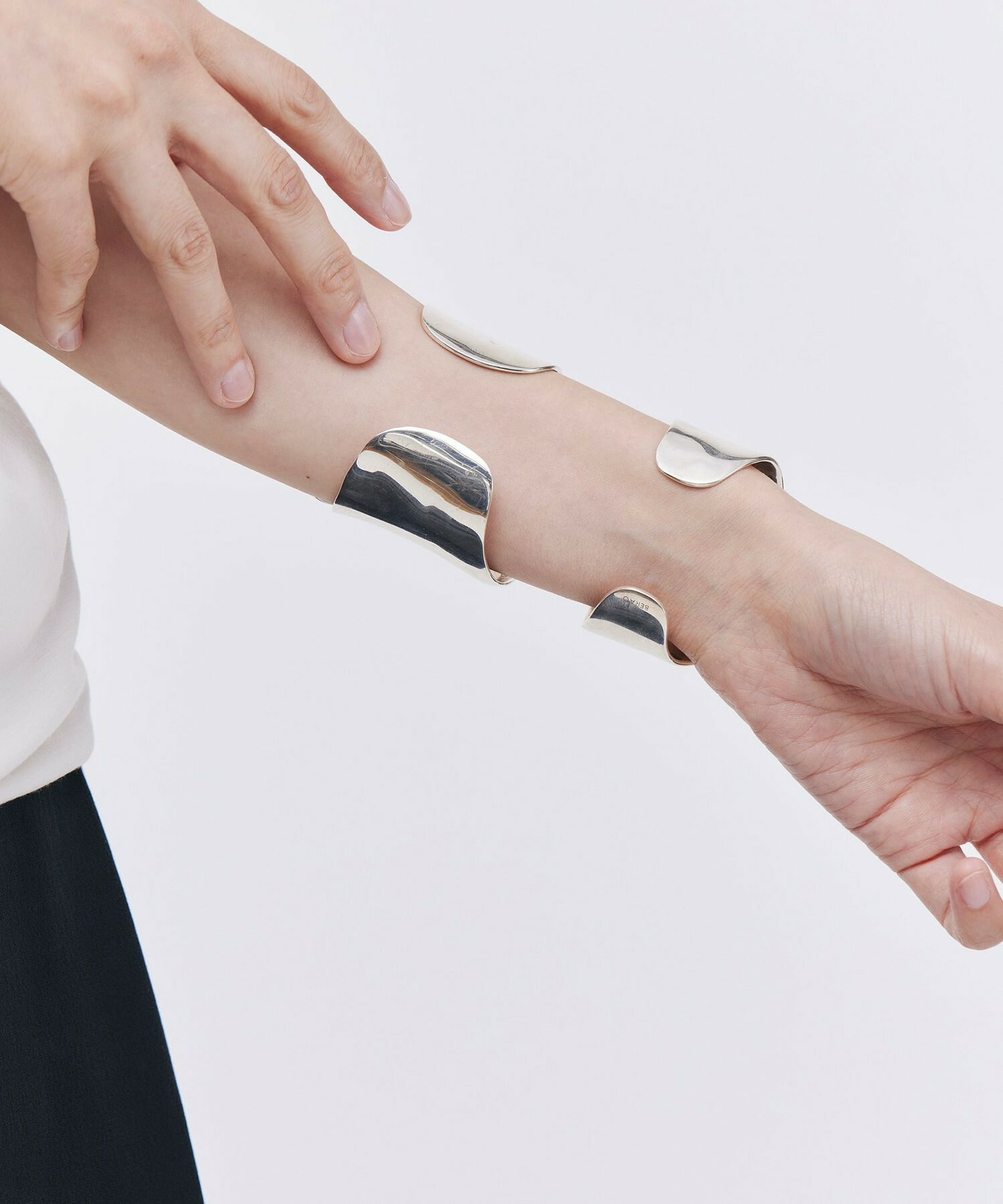 【unbilanc】＜JOAQUIN BERAO＞Bangle TOKYO SV 01 Mサイズ 詳細画像 シルバー 2