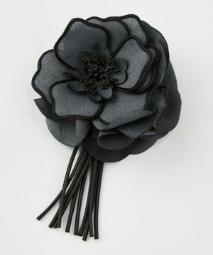 【L'EQUIPE】ラインフラワーコサージュ S 詳細画像 グレー系その他 1