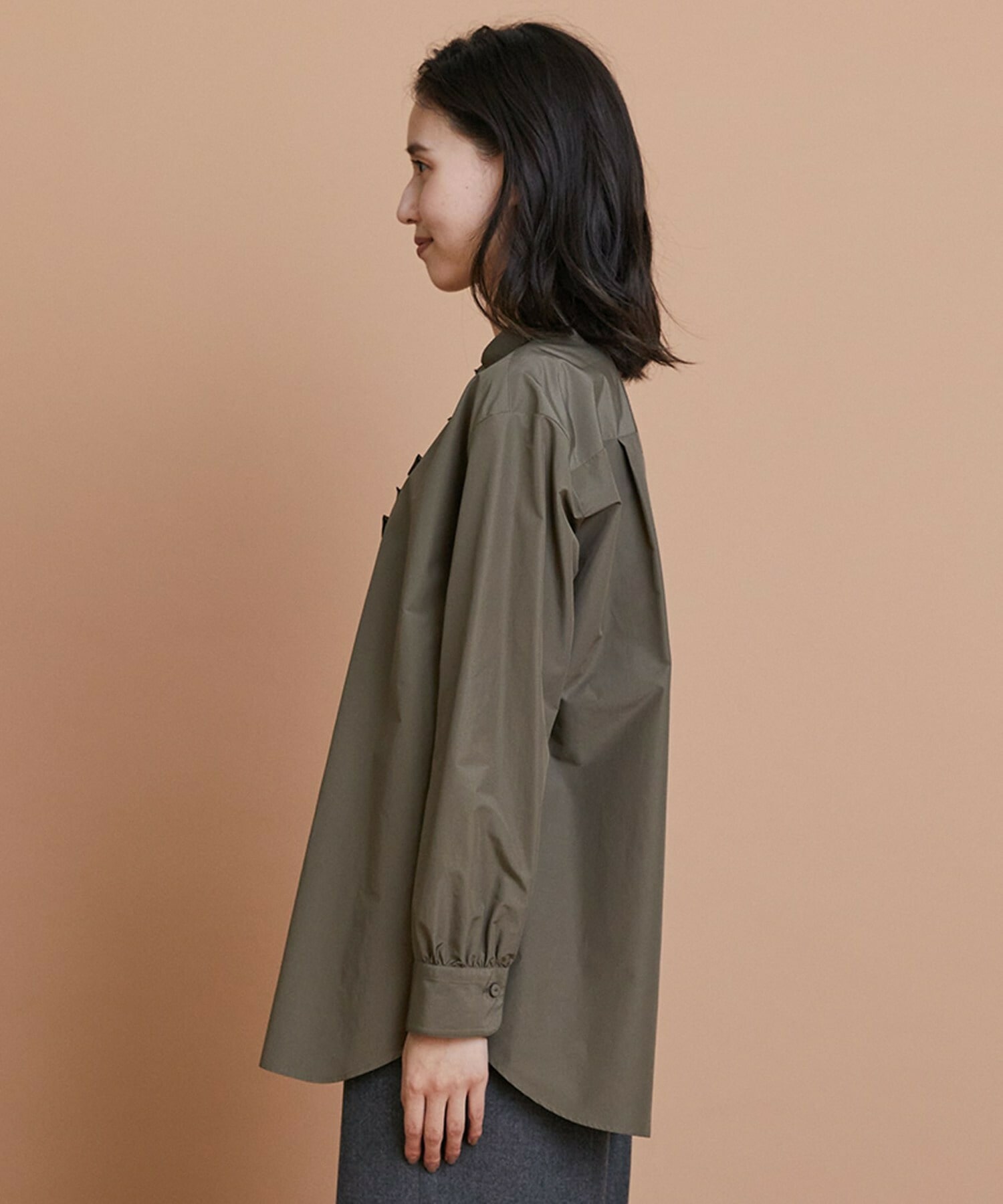 【L'EQUIPE】パウダリータフタフロントフリルシャツ 詳細画像 カーキ 14