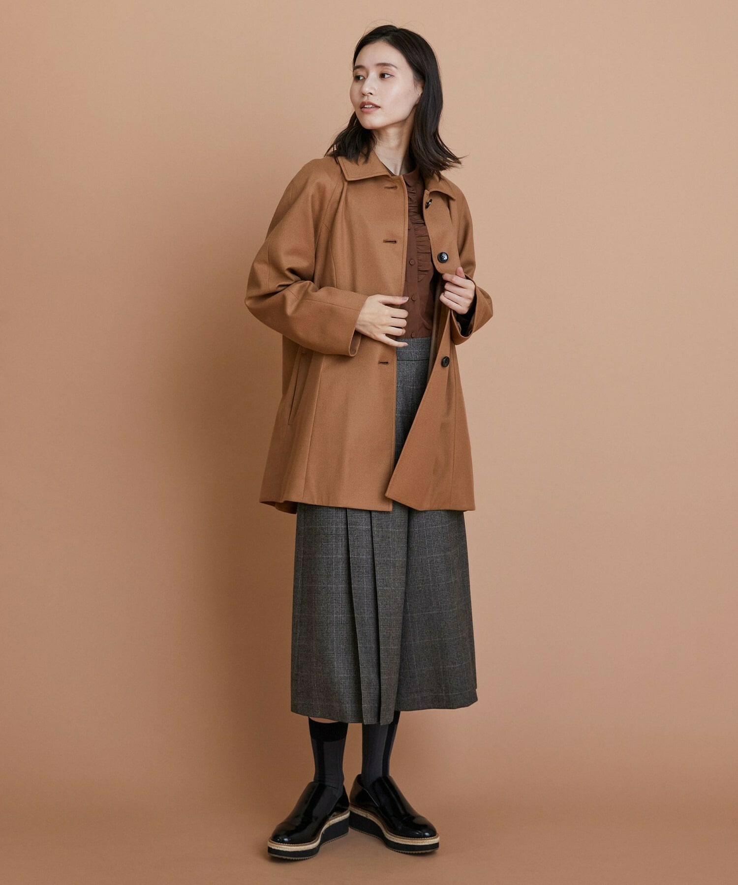 【L'EQUIPE】パウダリータフタフロントフリルシャツ 詳細画像 カーキ 2