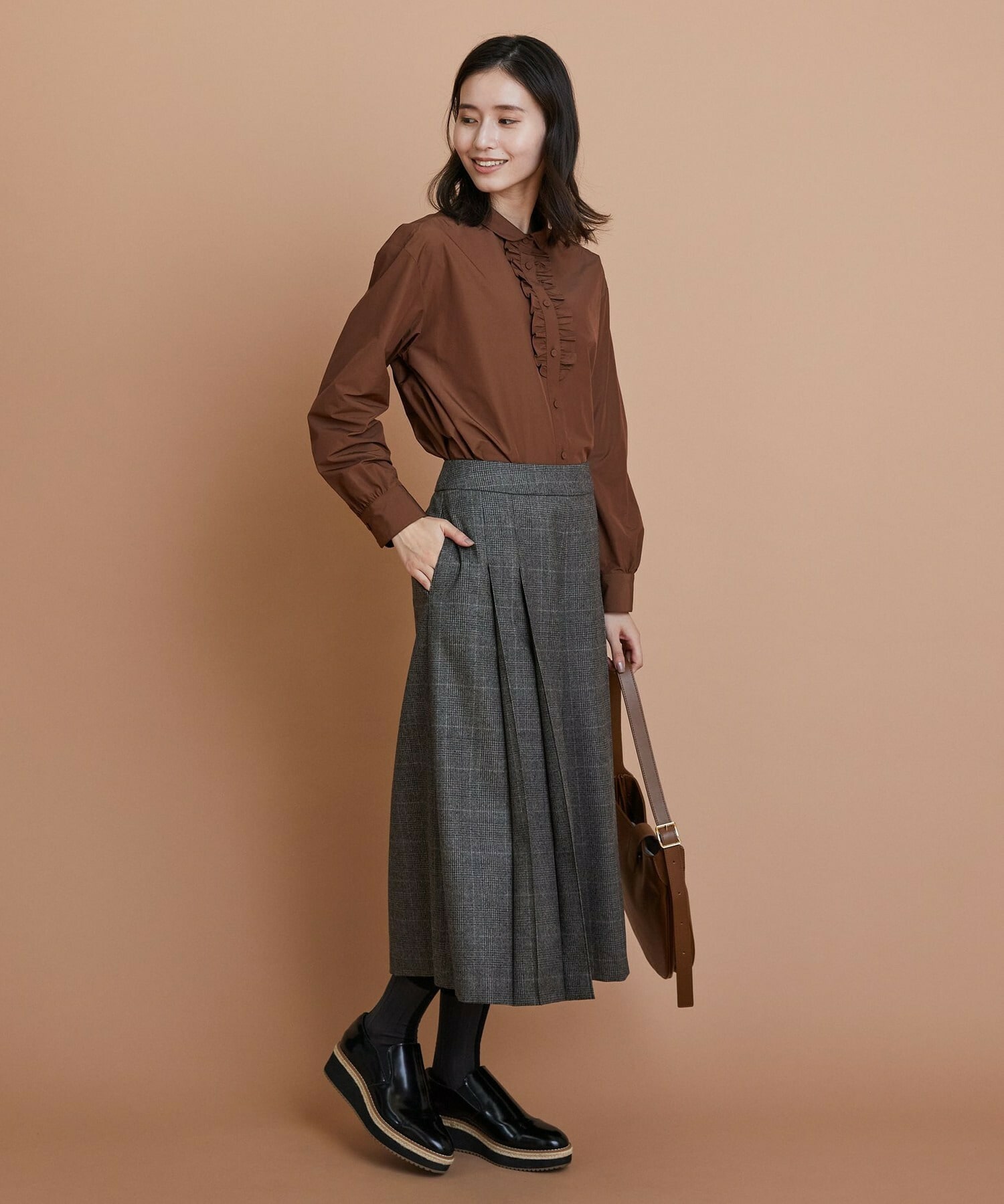 【L'EQUIPE】パウダリータフタフロントフリルシャツ 詳細画像 カーキ 4