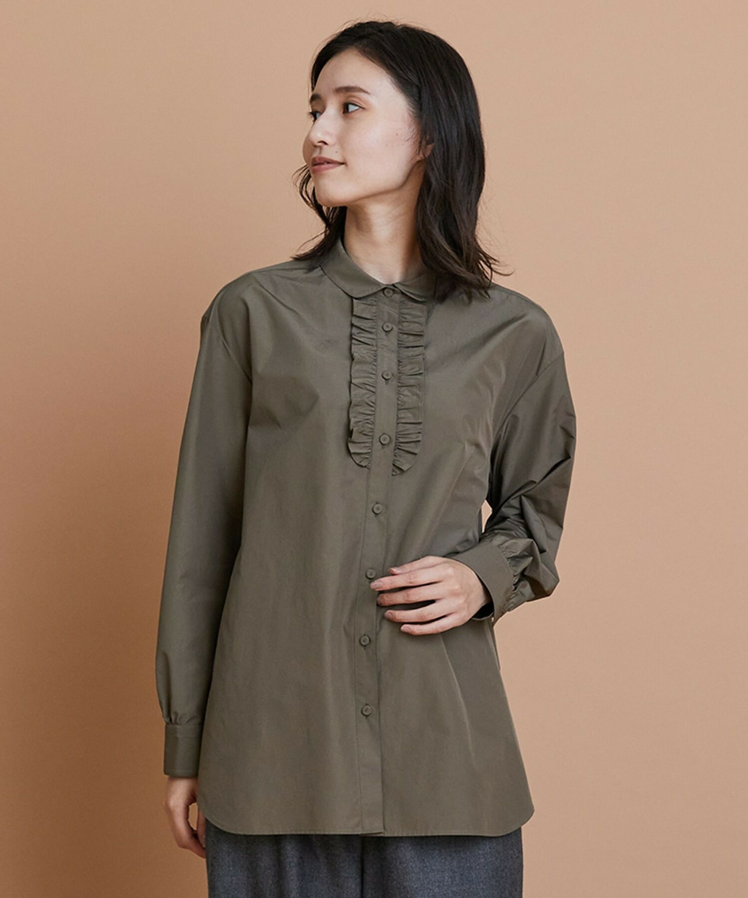 【L'EQUIPE】パウダリータフタフロントフリルシャツ 詳細画像 カーキ 1