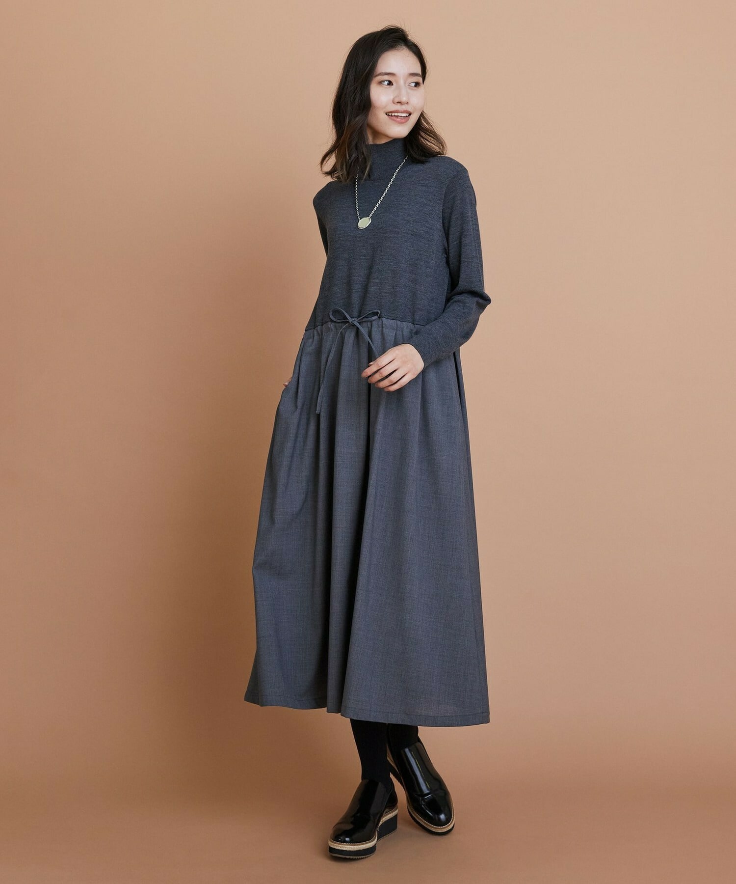 【L'EQUIPE】ウール梳毛＆ウール混トロピカルワンピース 詳細画像 グレー×ブラック 2