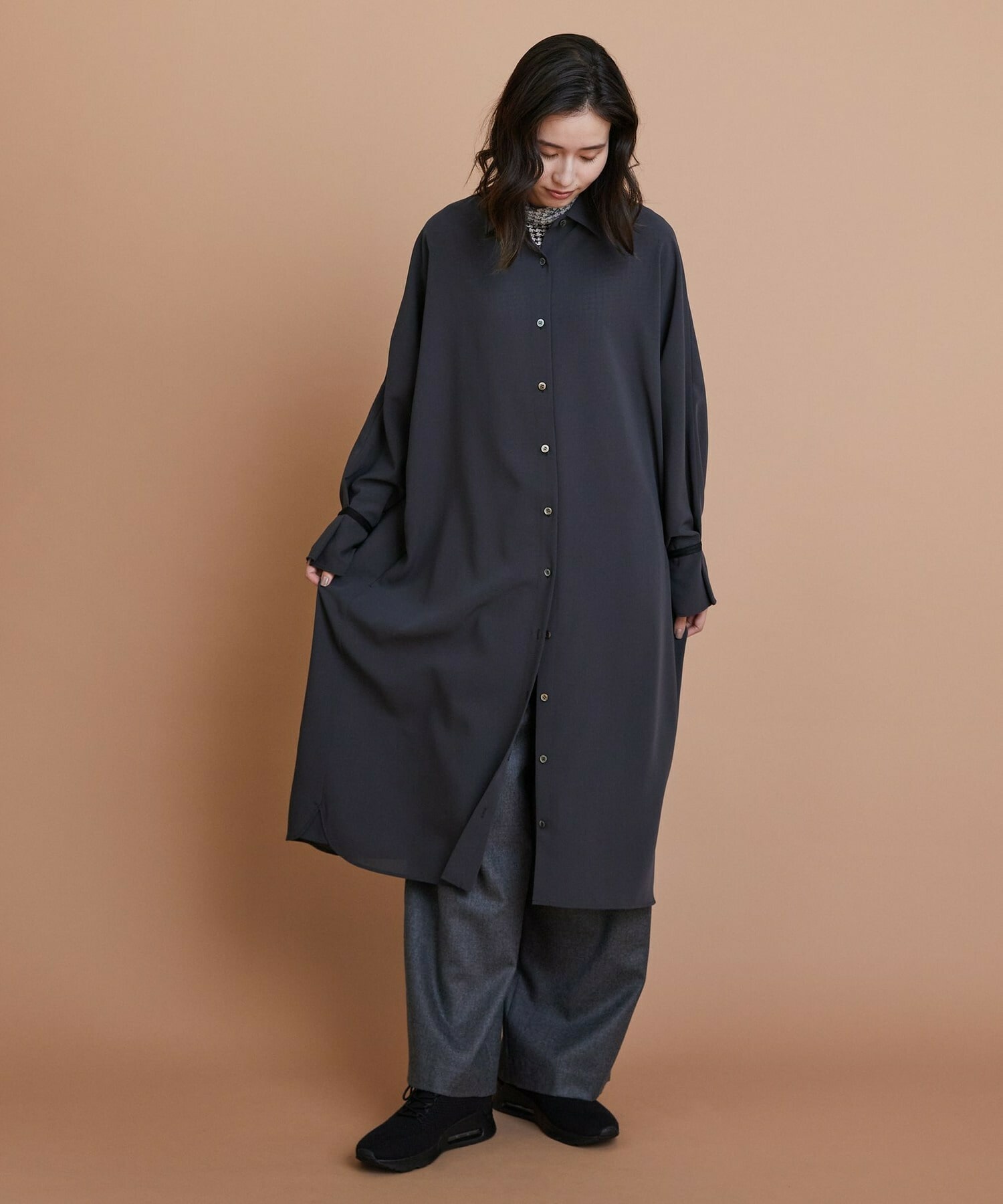 【L'EQUIPE】［eclat 2025年11月号掲載商品］ウールサキソニーストレートパンツ 詳細画像 チャコールグレー 16