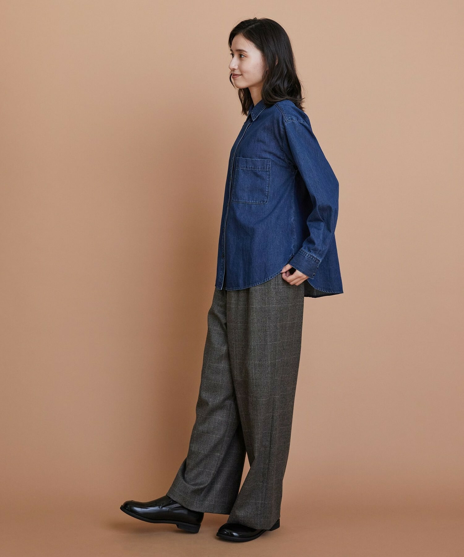 【L'EQUIPE】［eclat 2025年11月号掲載商品］ウールサキソニーストレートパンツ 詳細画像 チャコールグレー 2