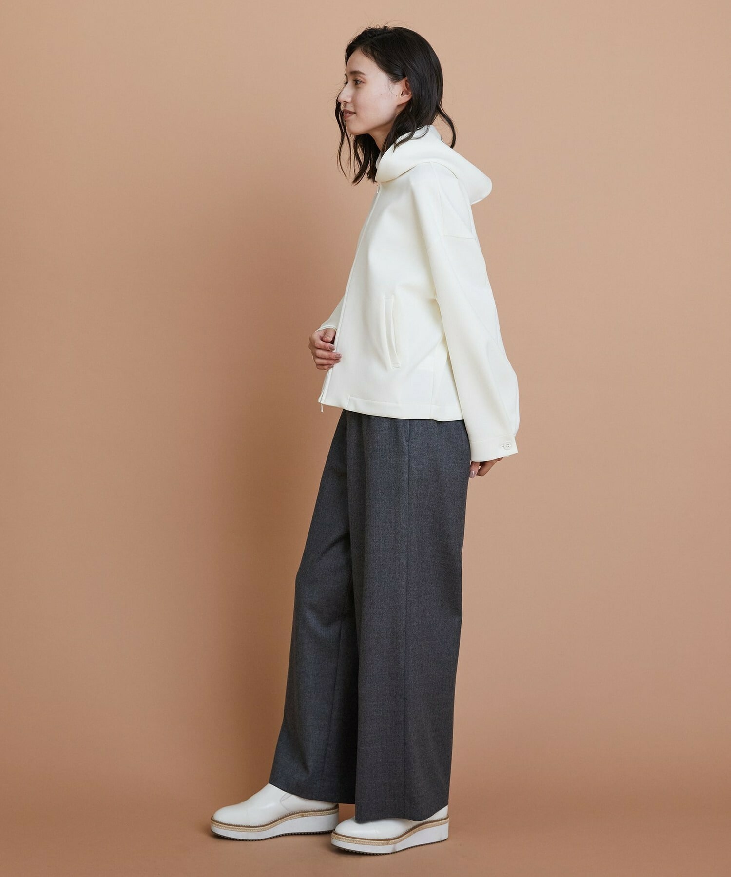 【L'EQUIPE】［eclat 2025年11月号掲載商品］ウールサキソニーストレートパンツ 詳細画像 チャコールグレー 20