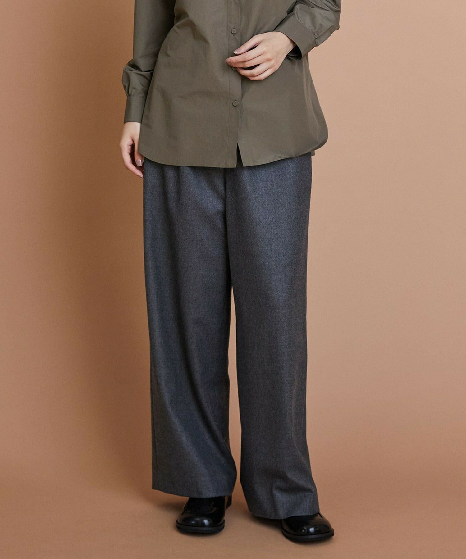 【L'EQUIPE】［eclat 2025年11月号掲載商品］ウールサキソニーストレートパンツ 詳細画像 チャコールグレー 1