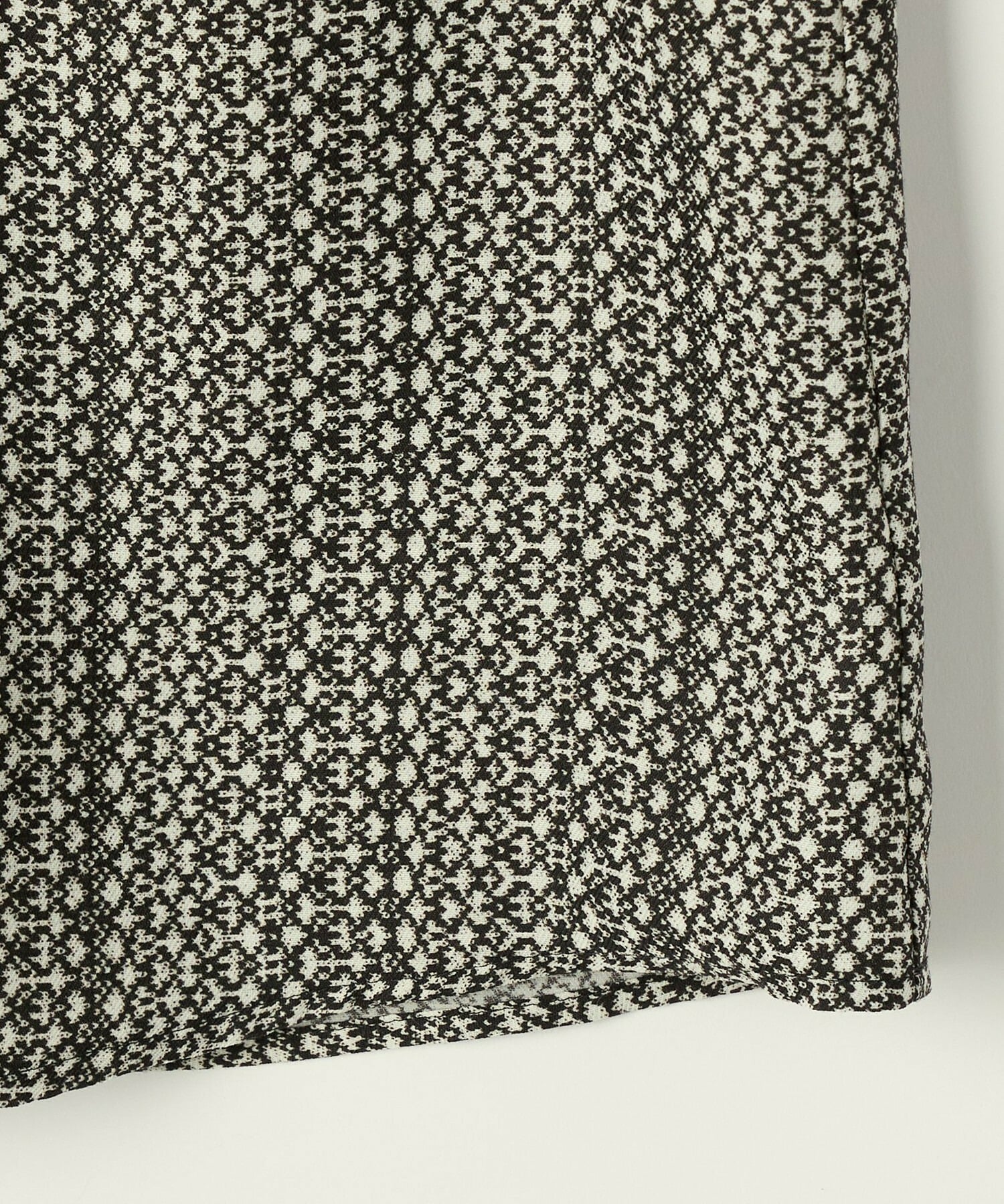 【L'EQUIPE】【Lサイズ】ピクセルプリントブラウス 詳細画像 ブラック系その他 12