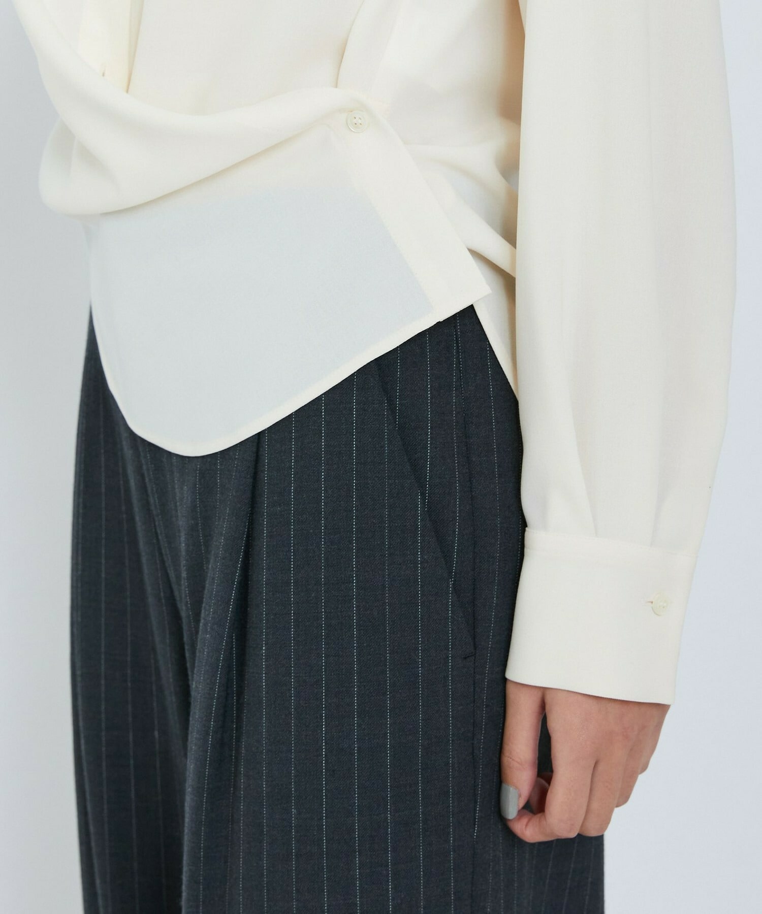 【L'EQUIPE】ドレーピーシャーティングブラウス 詳細画像 ネイビー 20